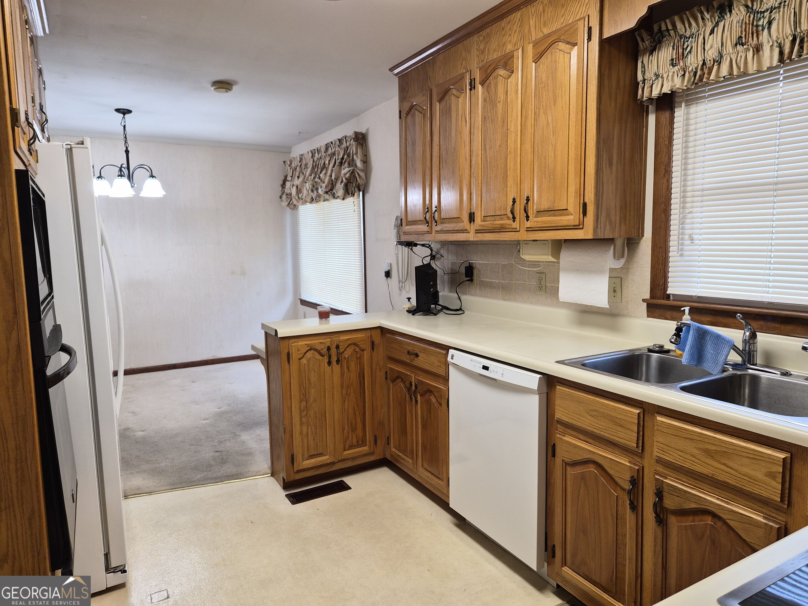 209 Self Street Property Photo 6