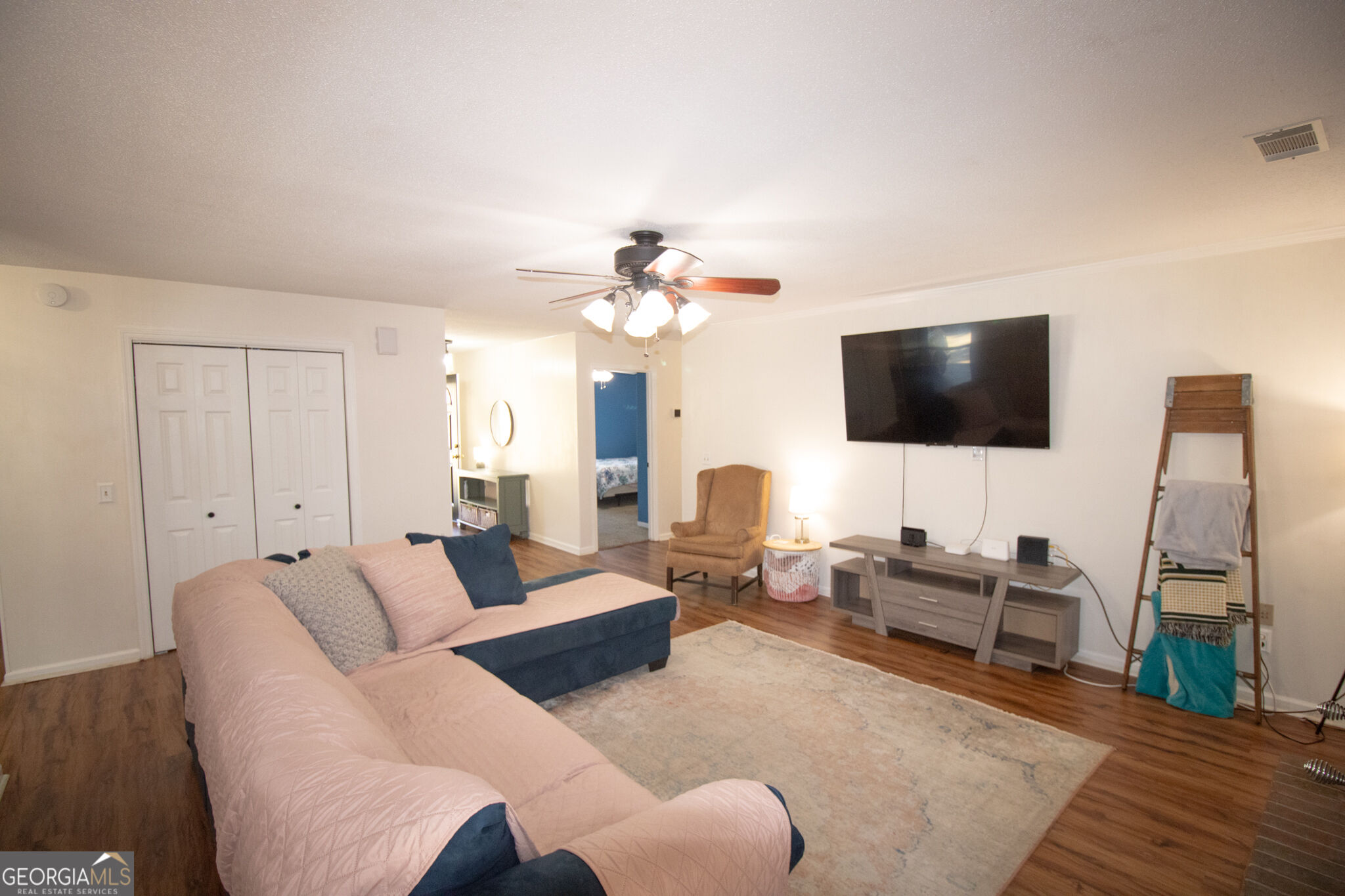410 Cardinal Drive Property Photo 4
