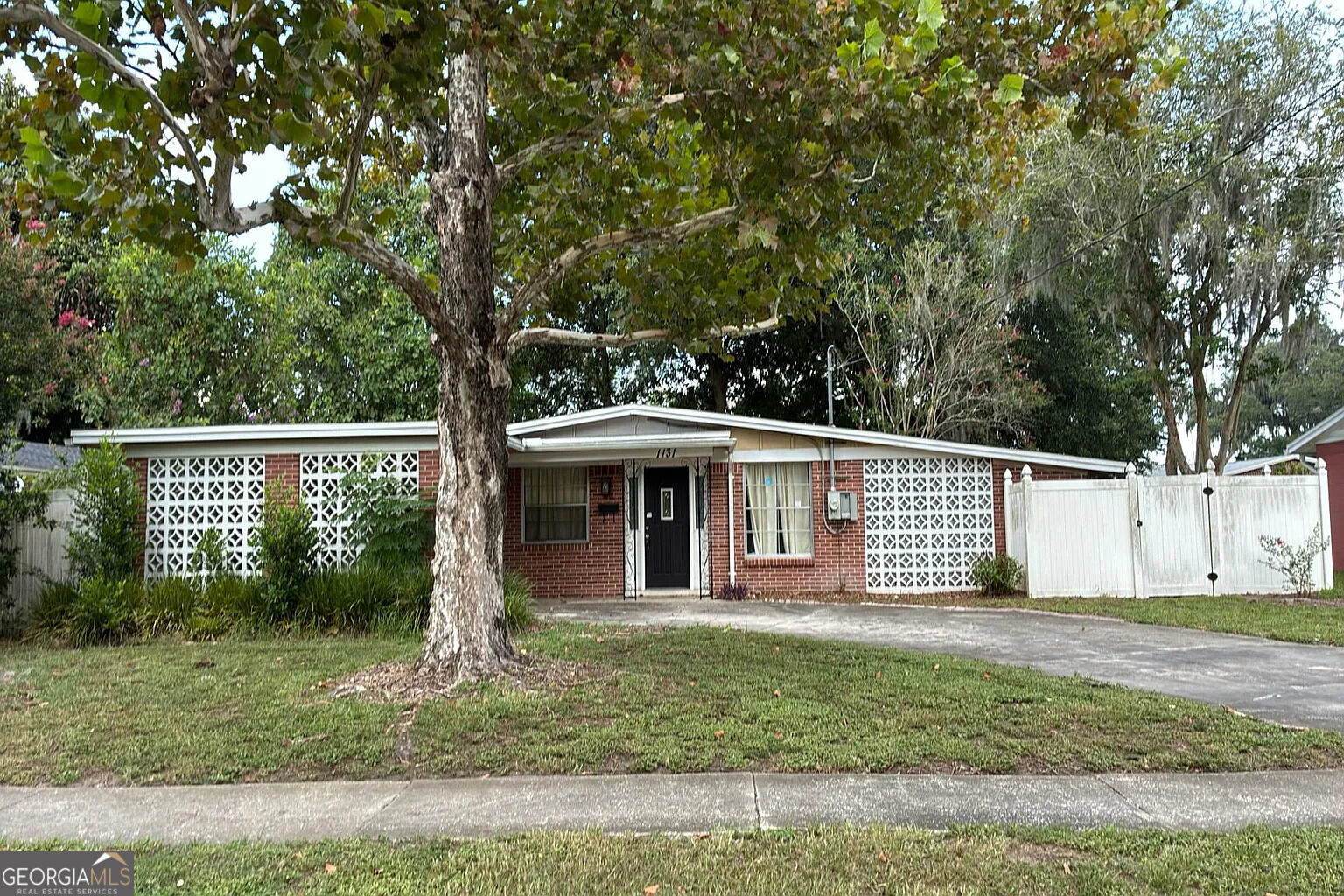 1131 Palisades Drive