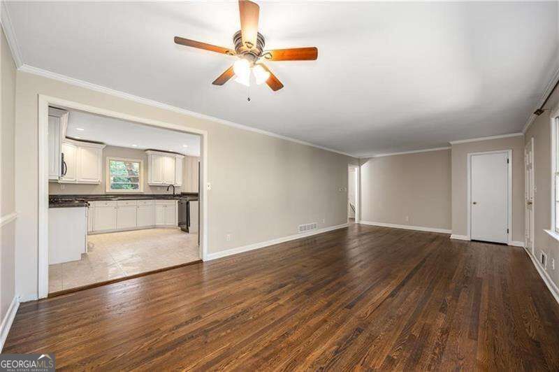 535 Valley Lane Property Photo 3