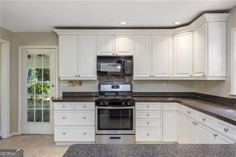 535 Valley Lane Property Photo 5