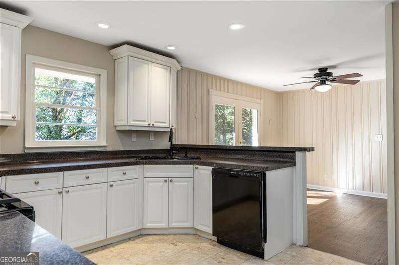 535 Valley Lane Property Photo 7