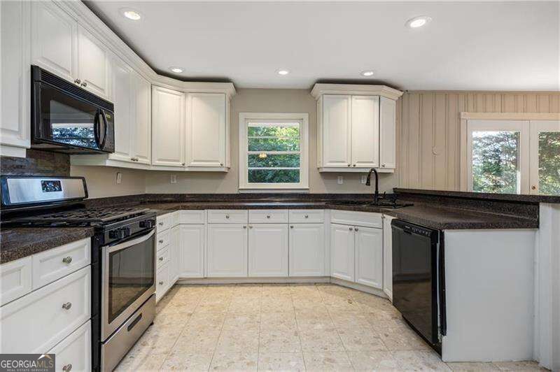 535 Valley Lane Property Photo 8