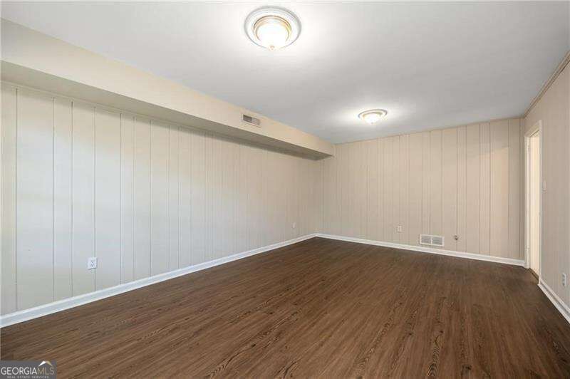 535 Valley Lane Property Photo 13