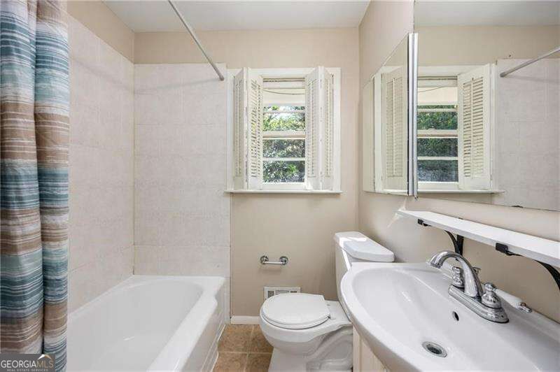 535 Valley Lane Property Photo 16