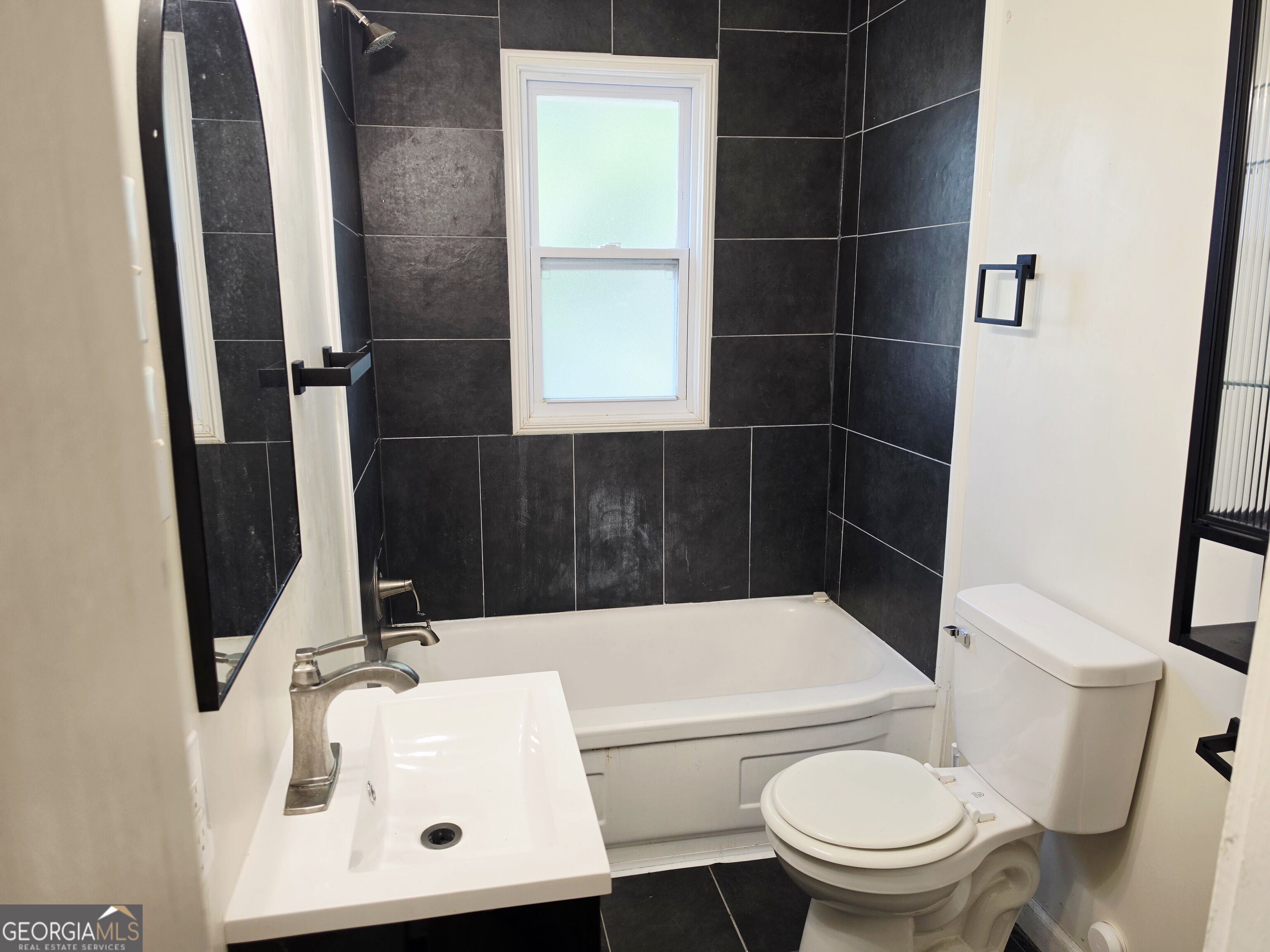 688 Central Avenue Property Photo 5