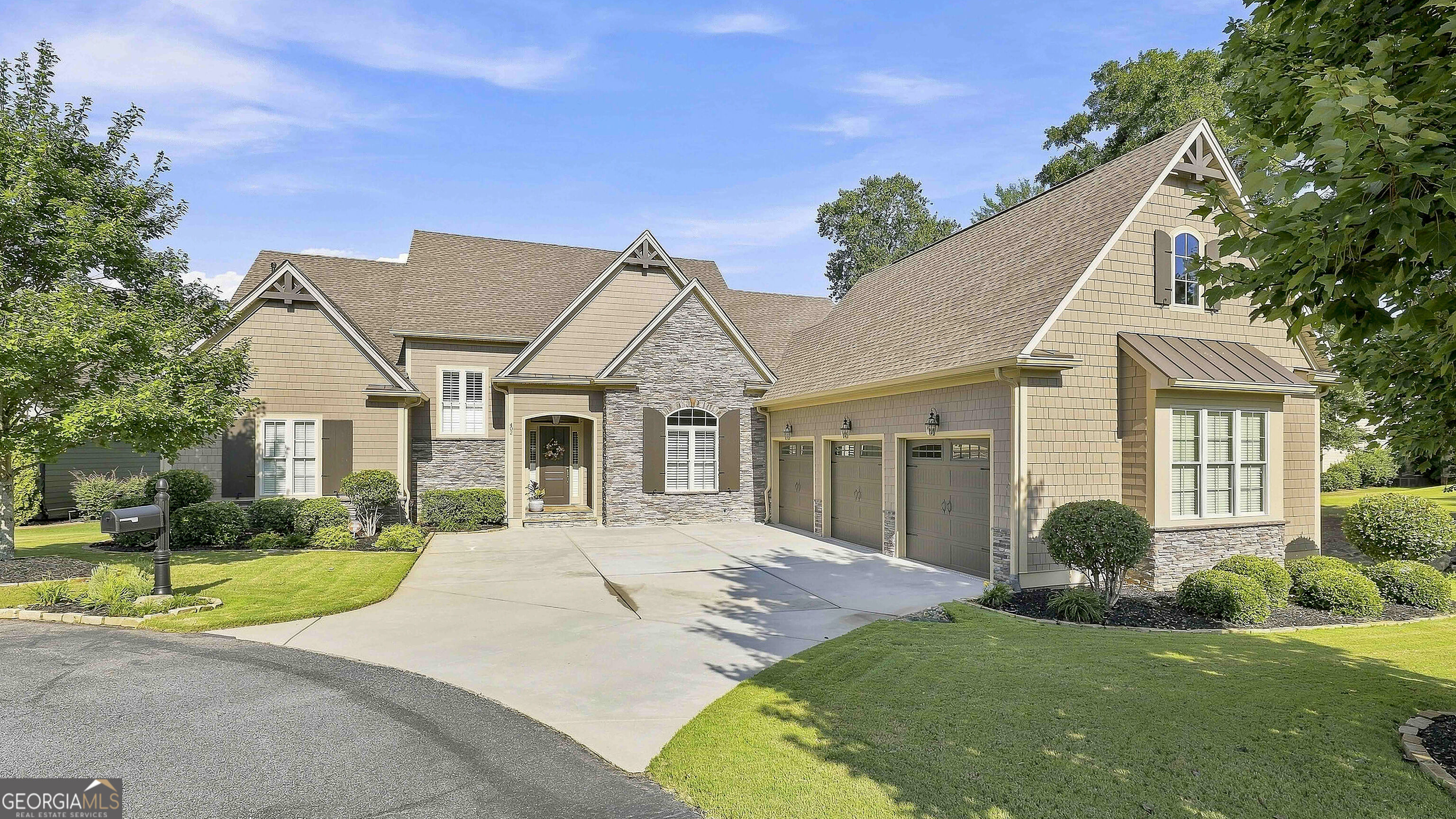 402 Vanderbilt Parkway Property Photo 1