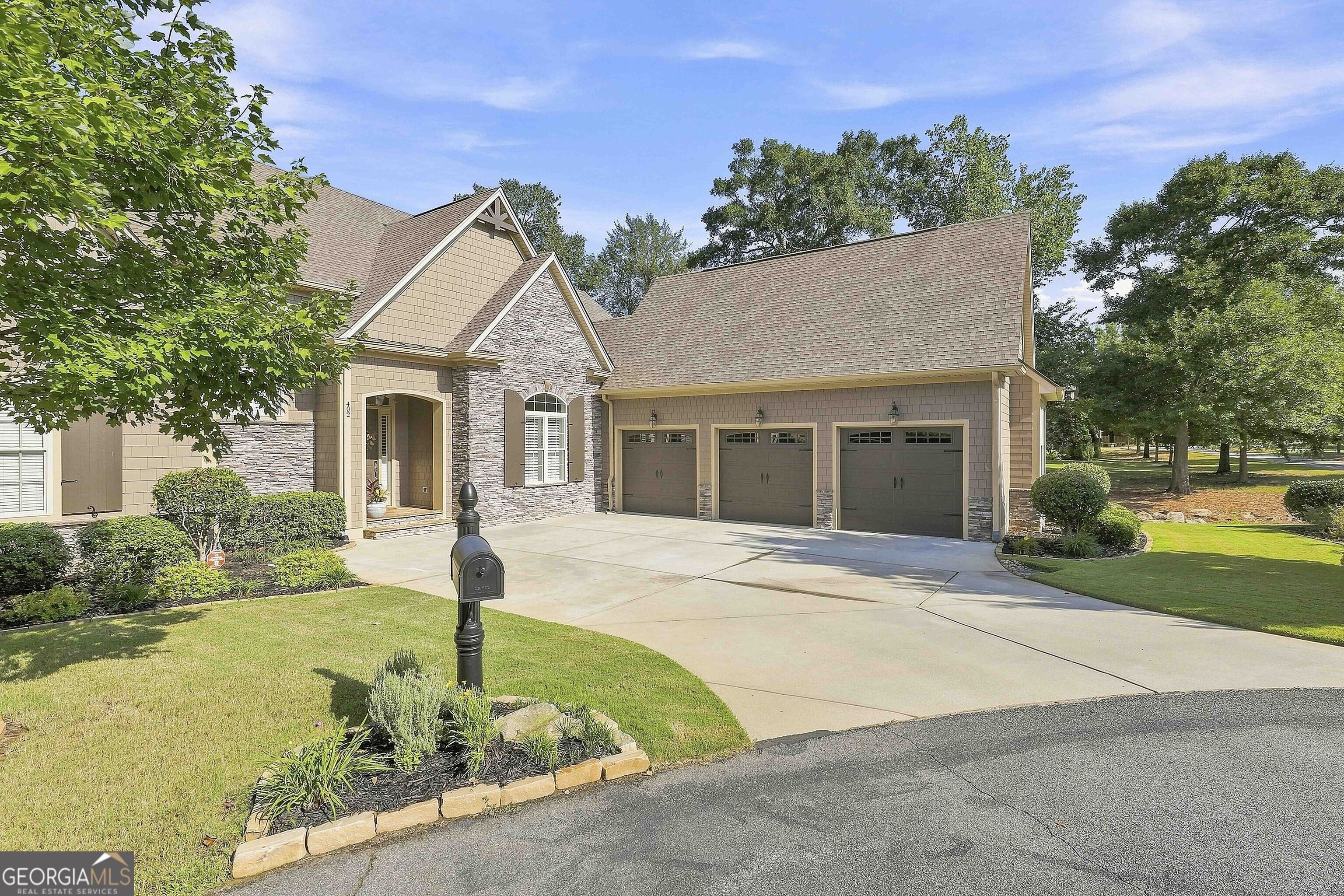 402 Vanderbilt Parkway Property Photo 5