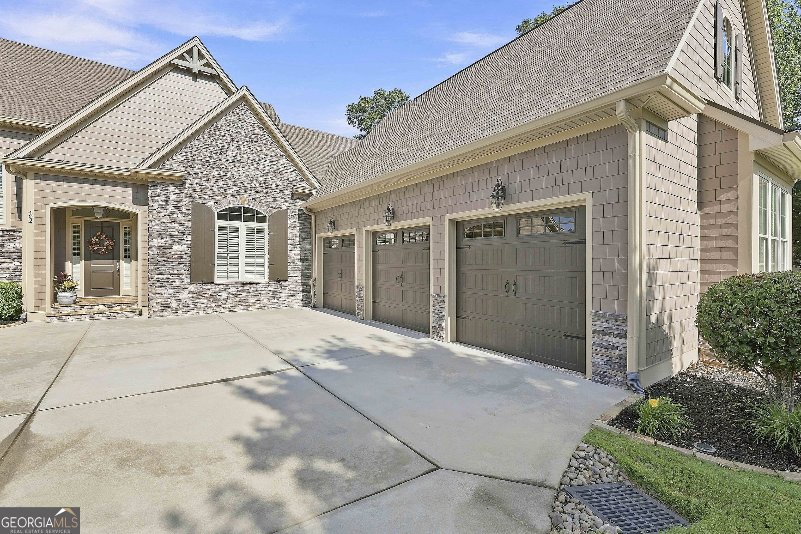 402 Vanderbilt Parkway Property Photo 6