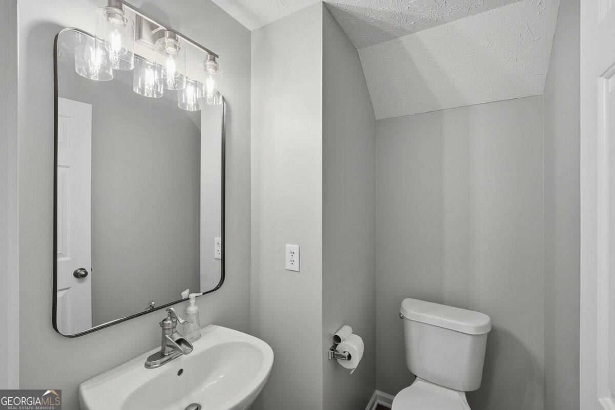 303 Hiawassee Drive Property Photo 8