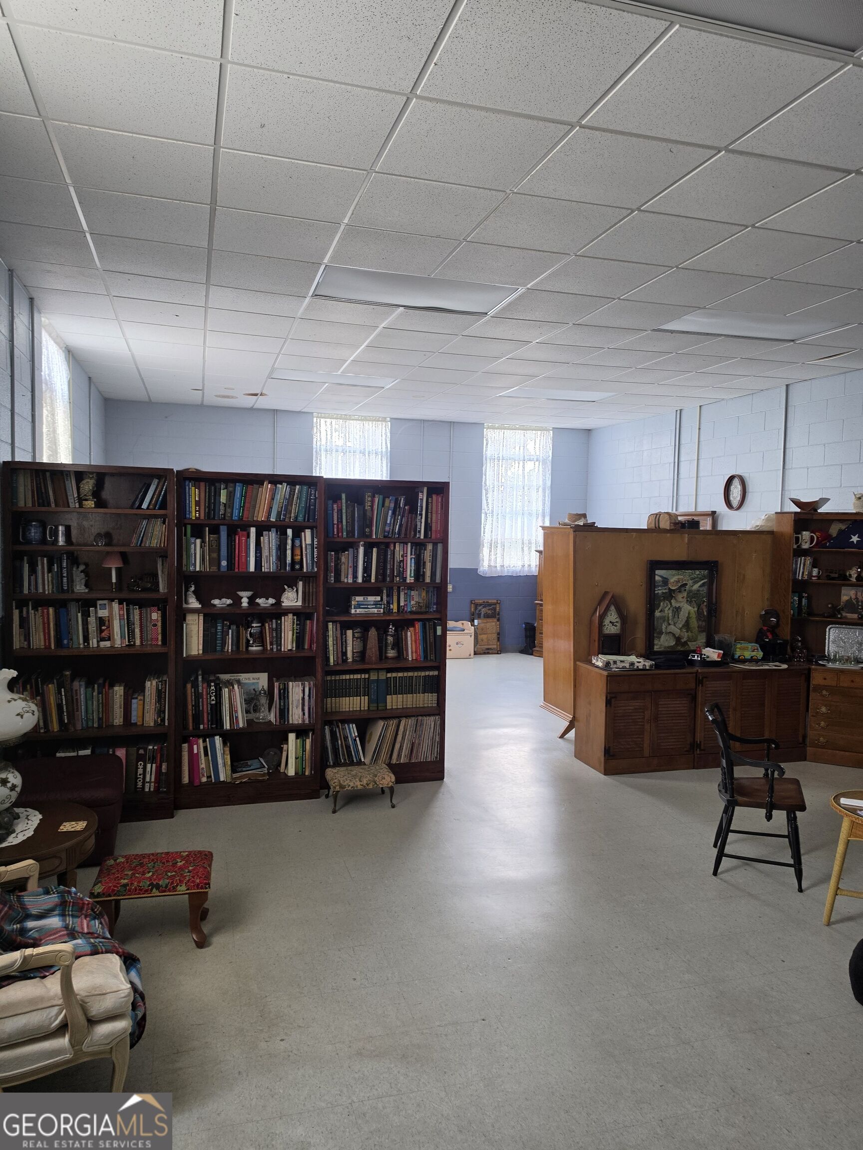 907 N Pierce Street Property Photo 3