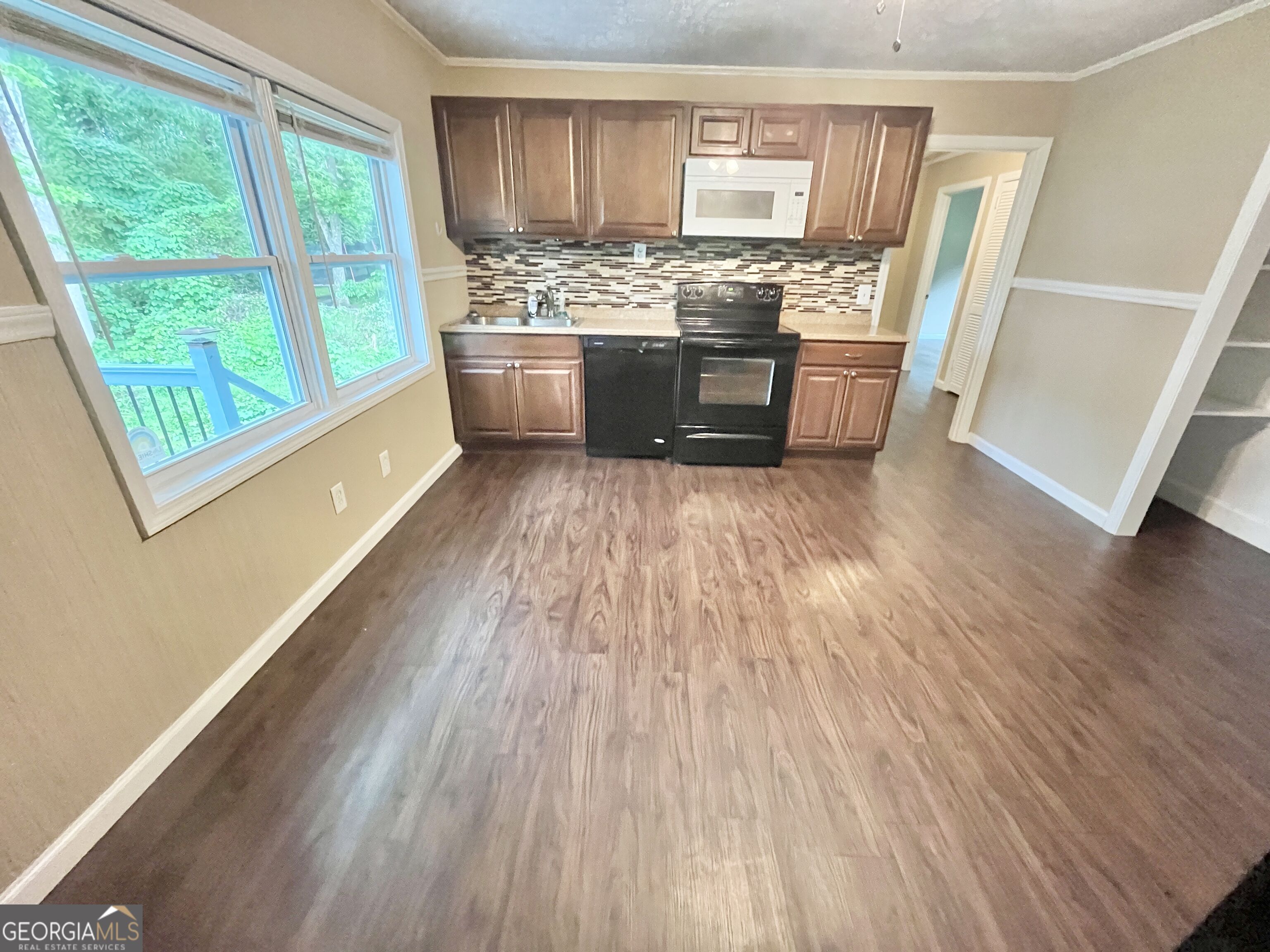 4415 Oak Street # B Property Photo 6