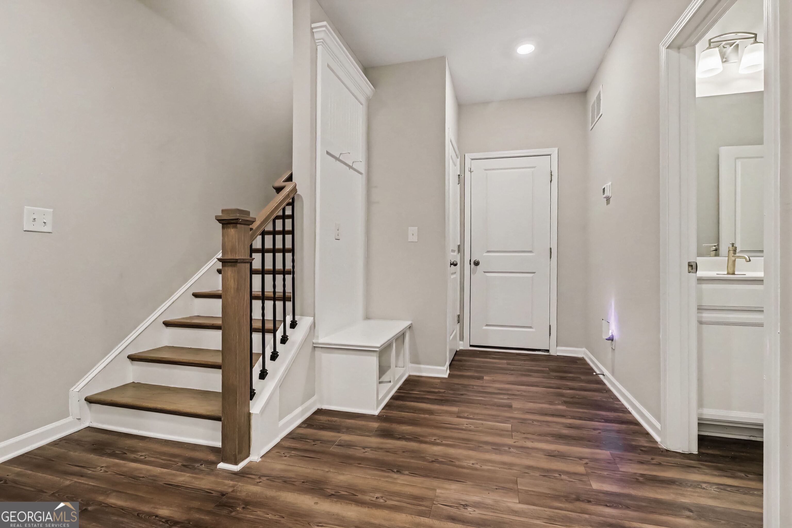 3297 Park Pointe Circle Property Photo 4