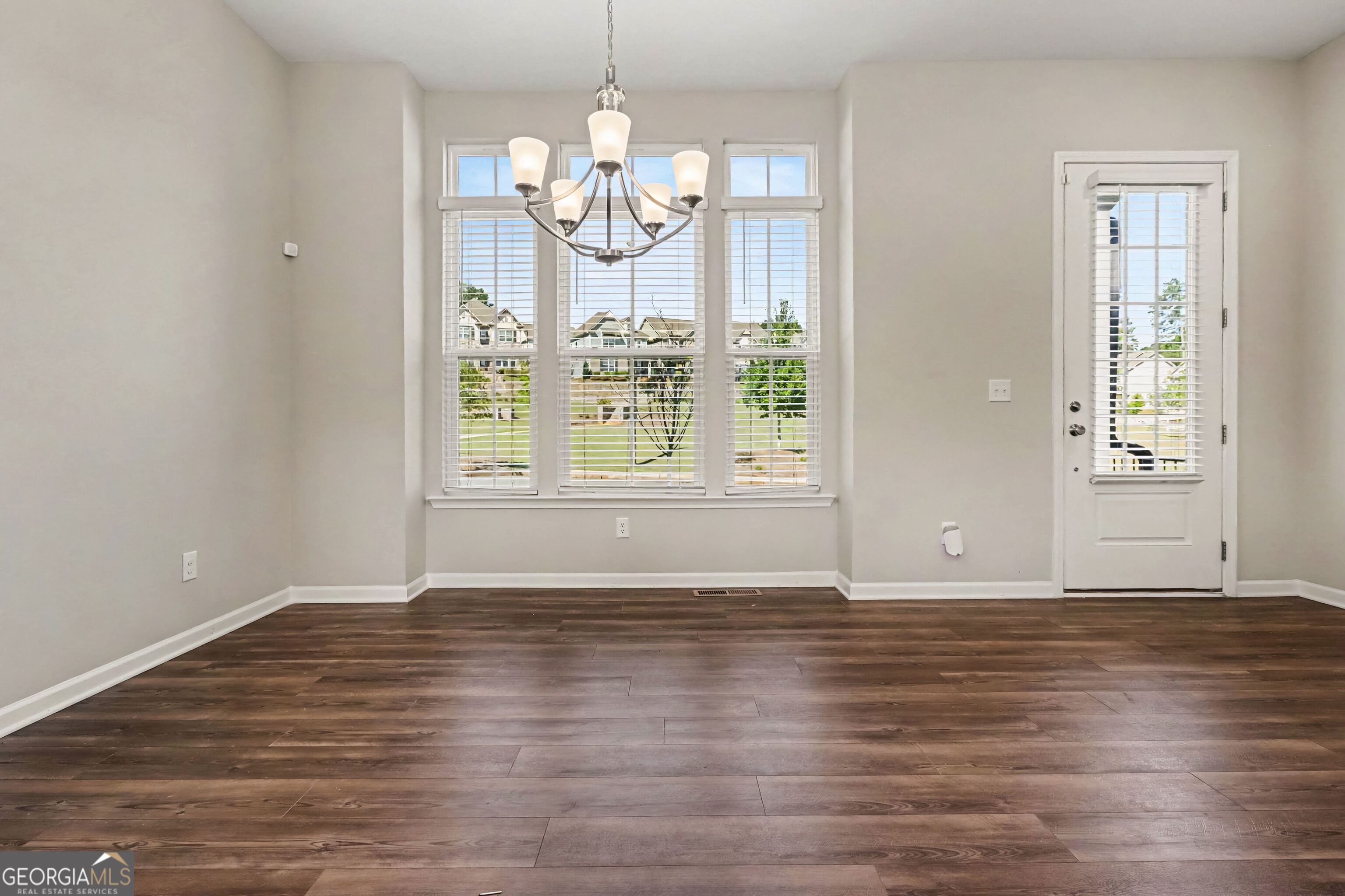 3297 Park Pointe Circle Property Photo 8
