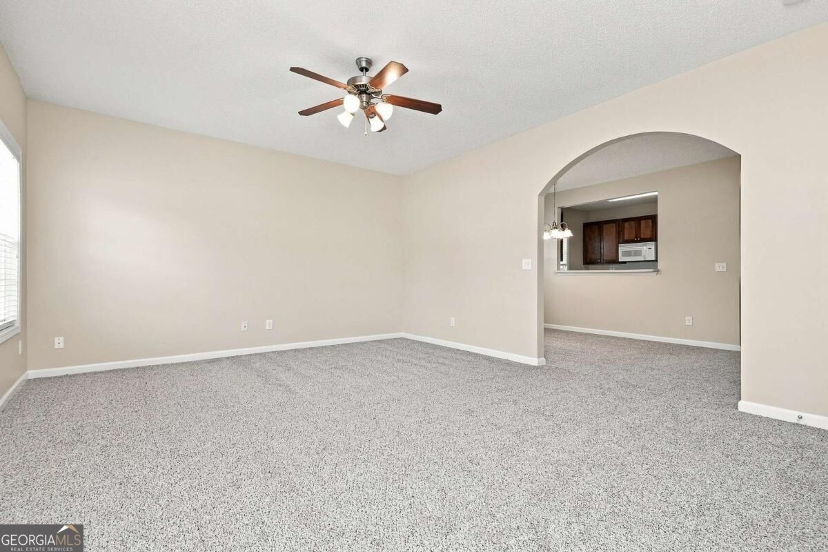 8606 Thomas Lane Property Photo 5