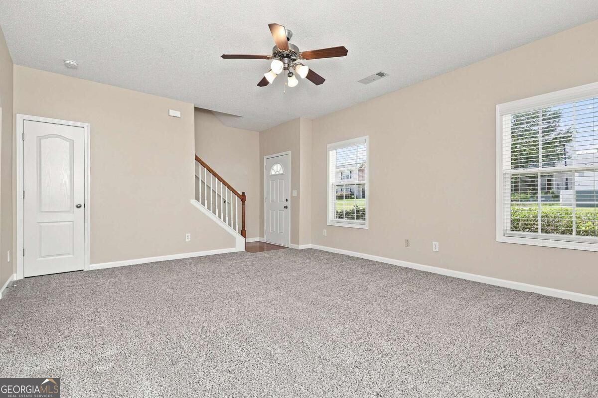 8606 Thomas Lane Property Photo 6