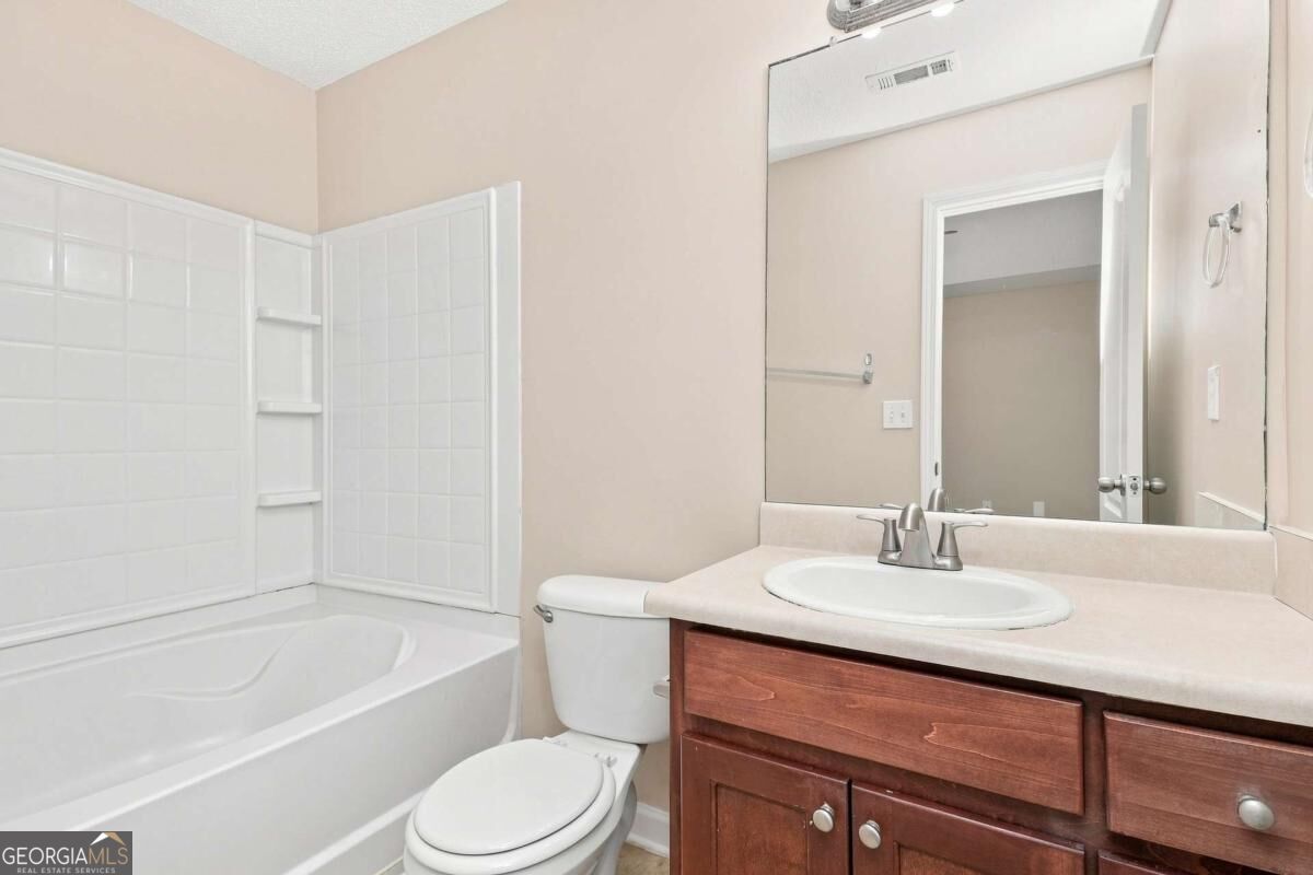 8606 Thomas Lane Property Photo 12
