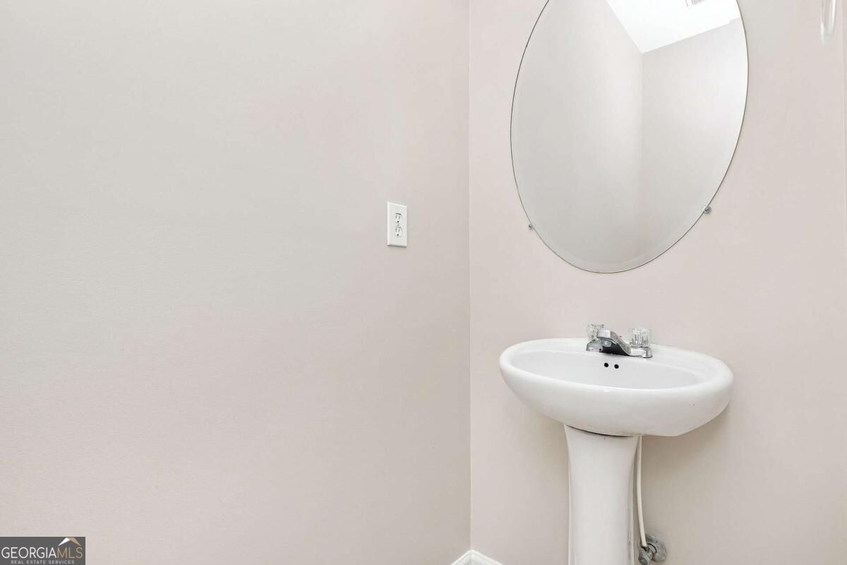 8606 Thomas Lane Property Photo 14
