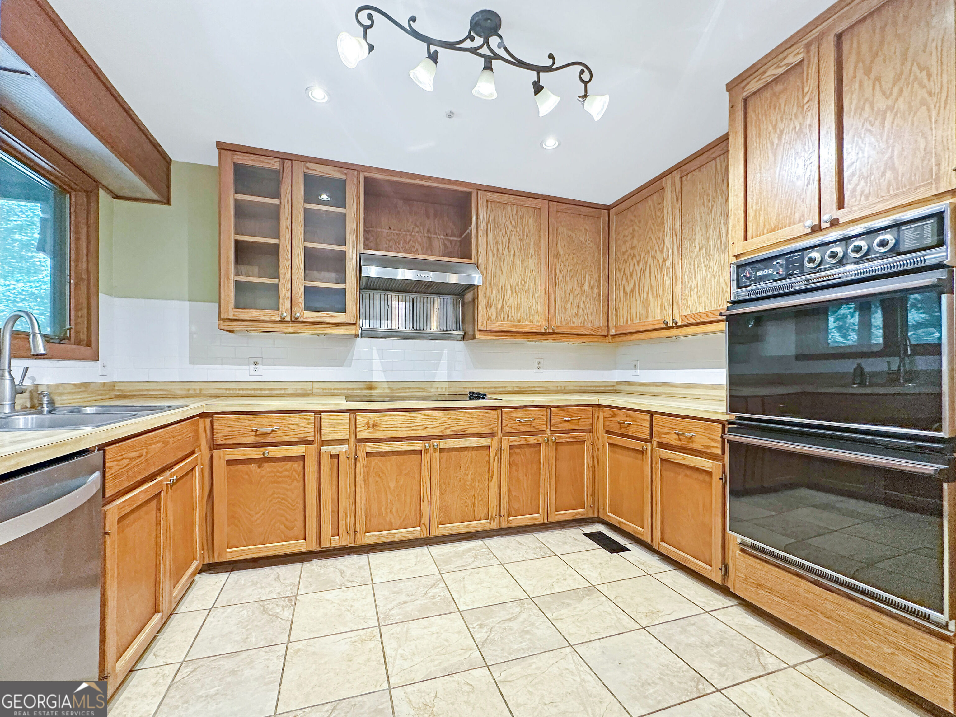 10200 Rivertown Road Property Photo 2