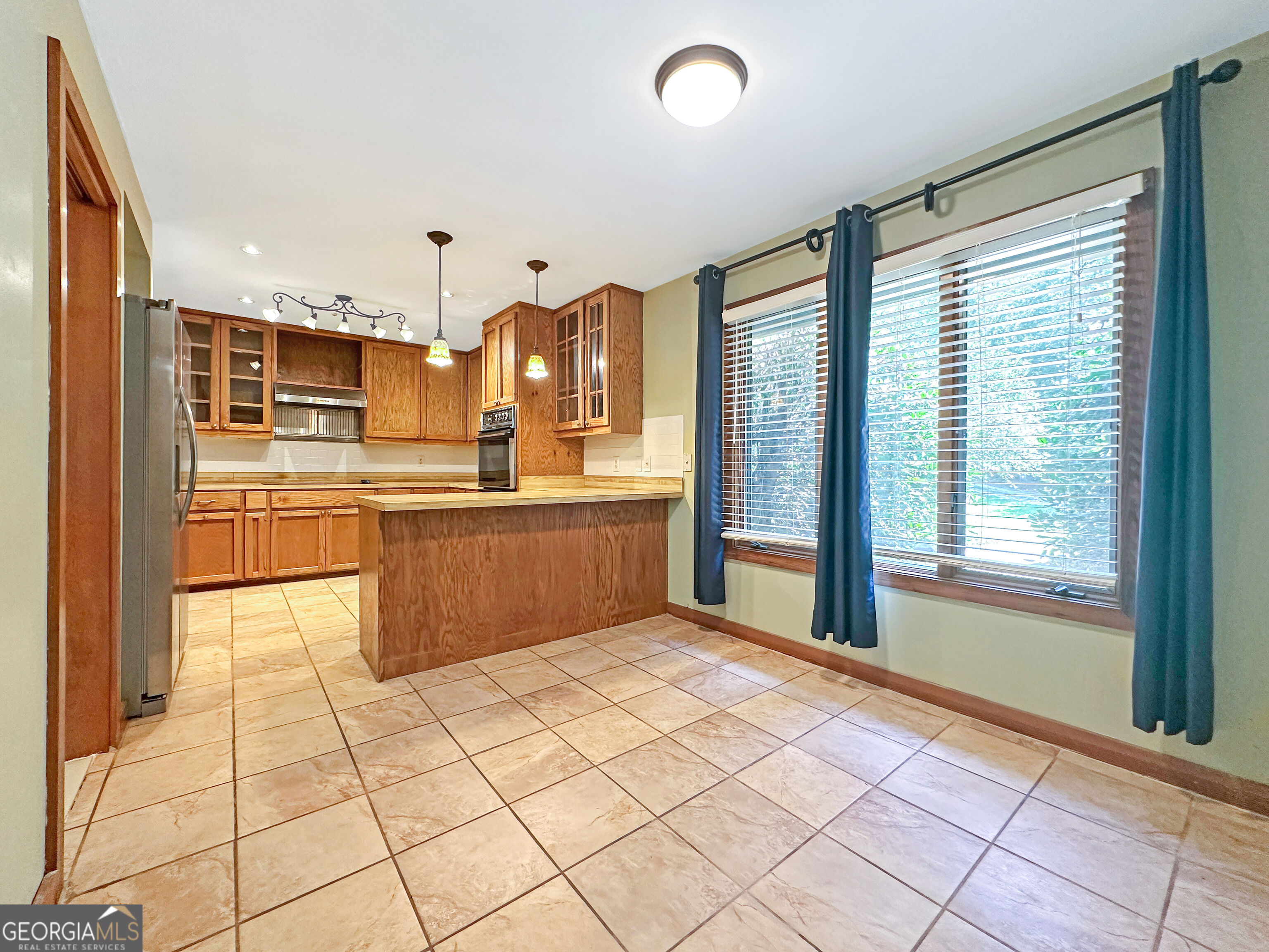 10200 Rivertown Road Property Photo 5