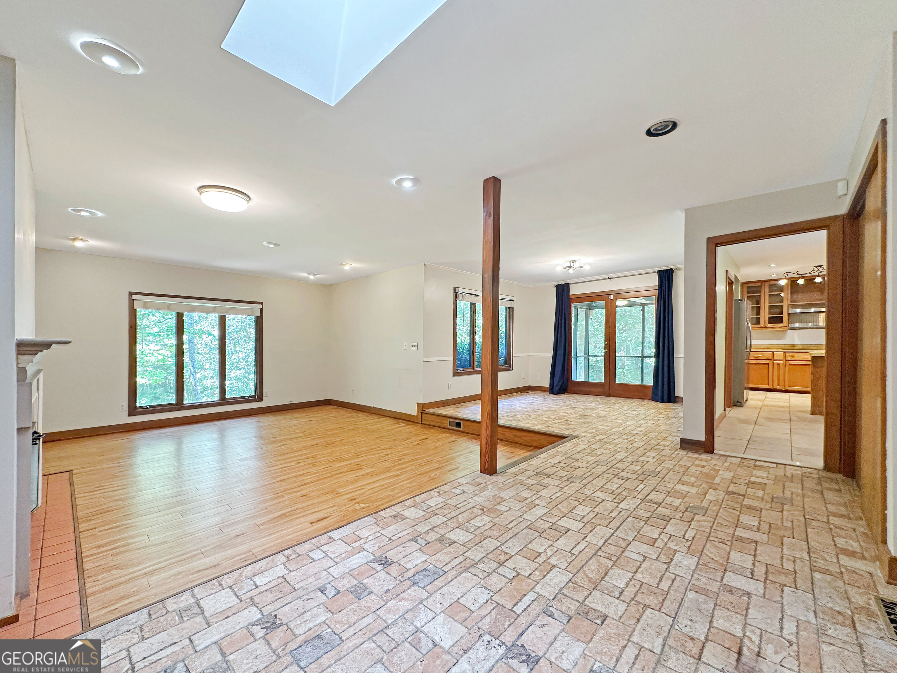 10200 Rivertown Road Property Photo 6
