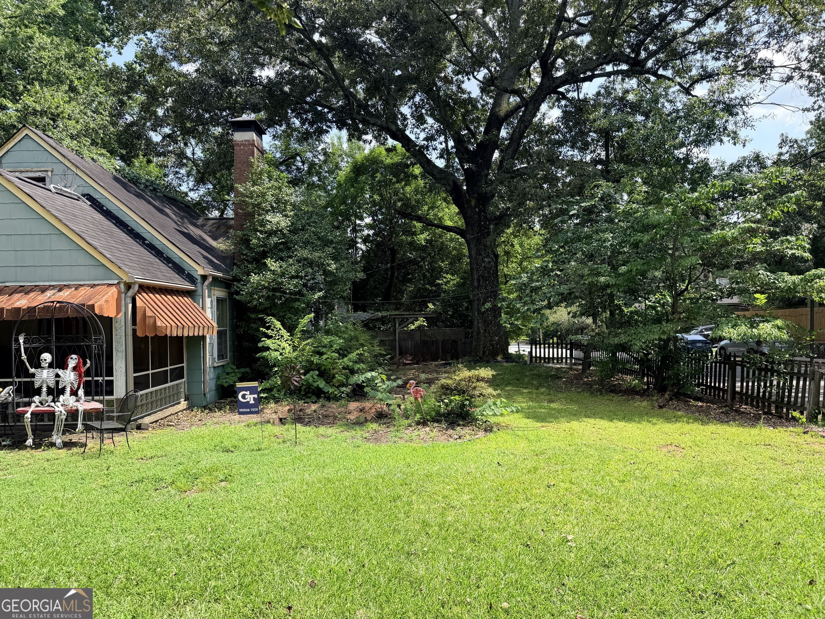 507 E Lake Drive Property Photo 2