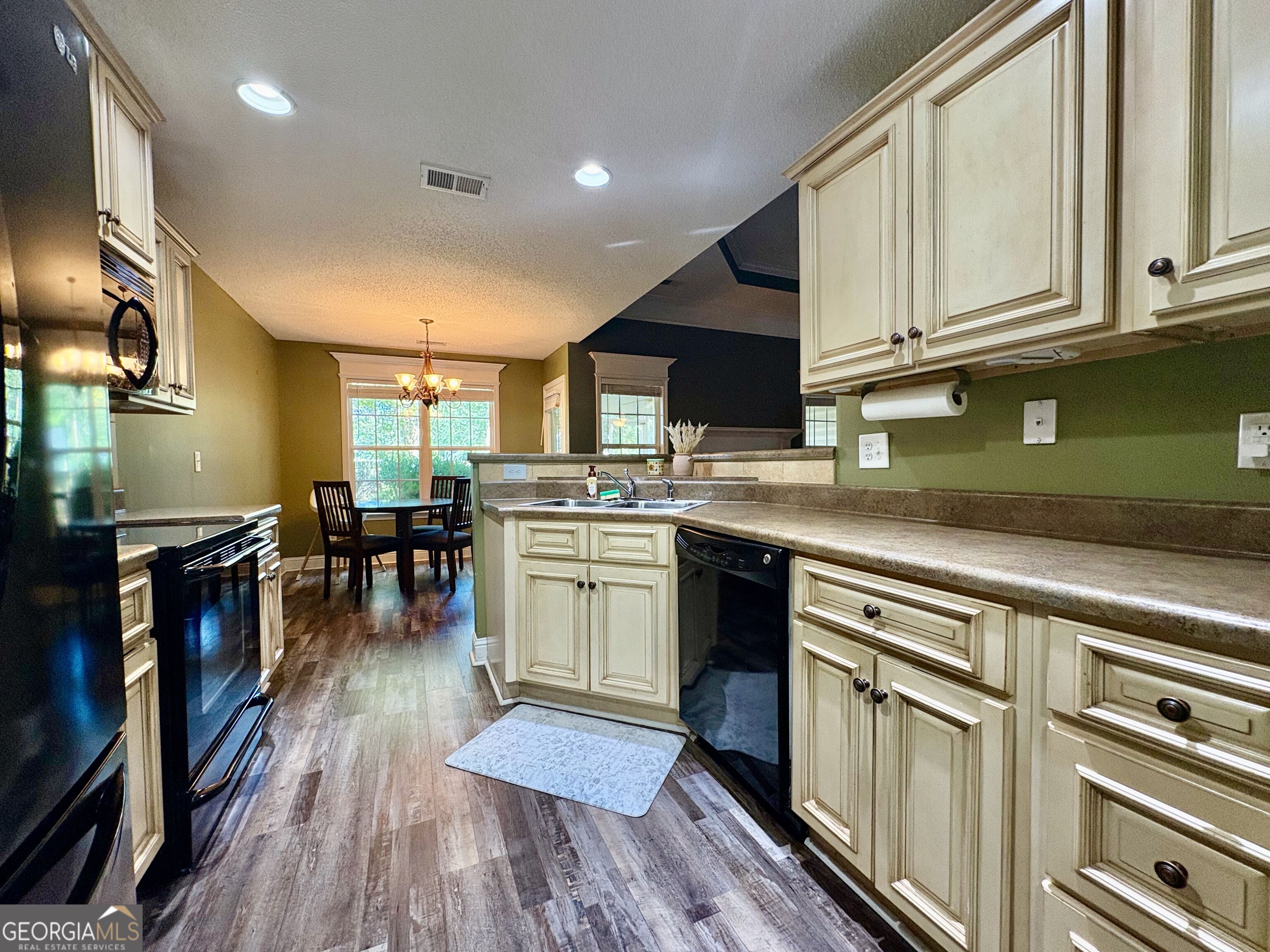 304 Madison Place Parkway Property Photo 6