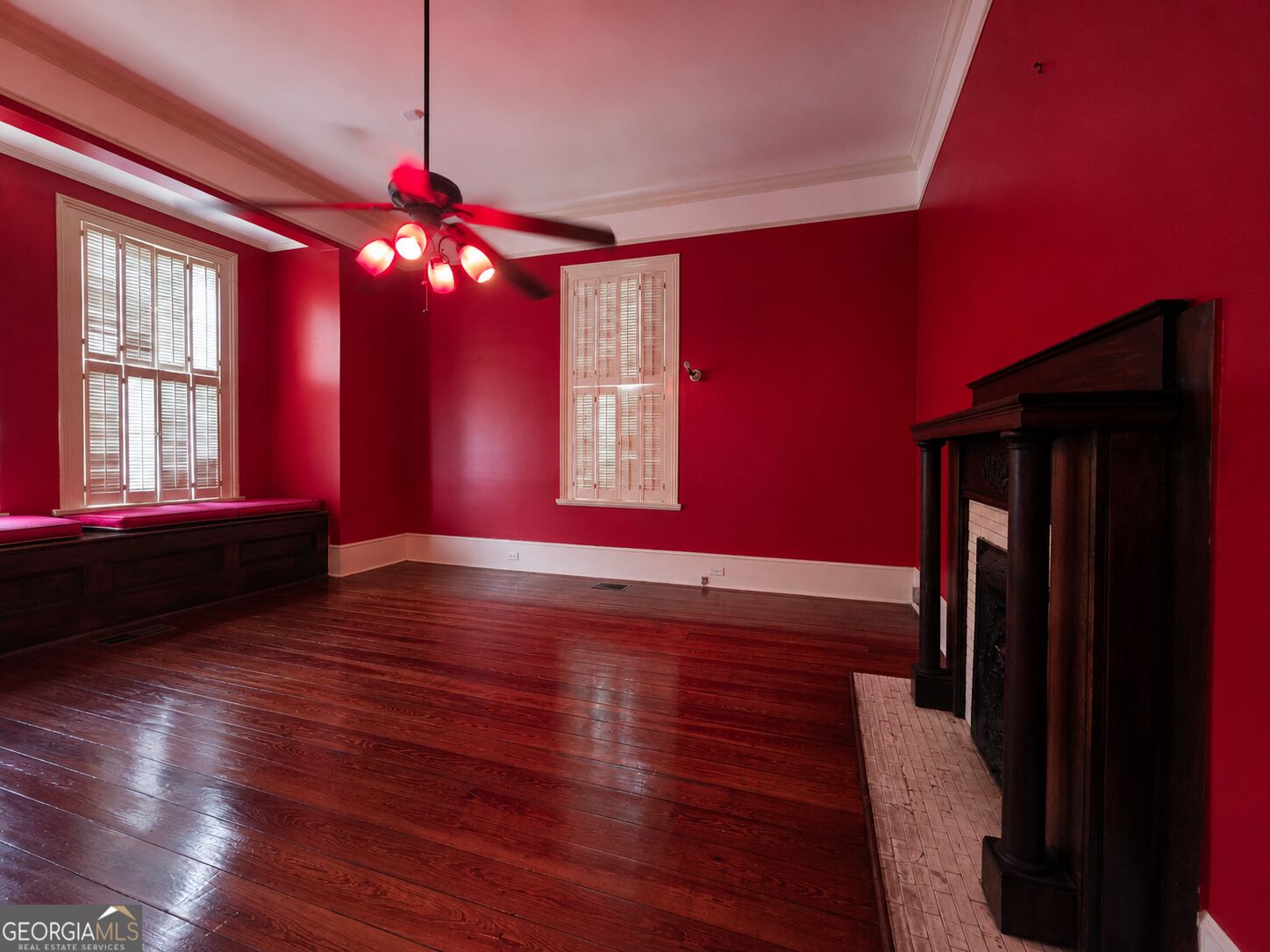 992 Spring Street Property Photo 9
