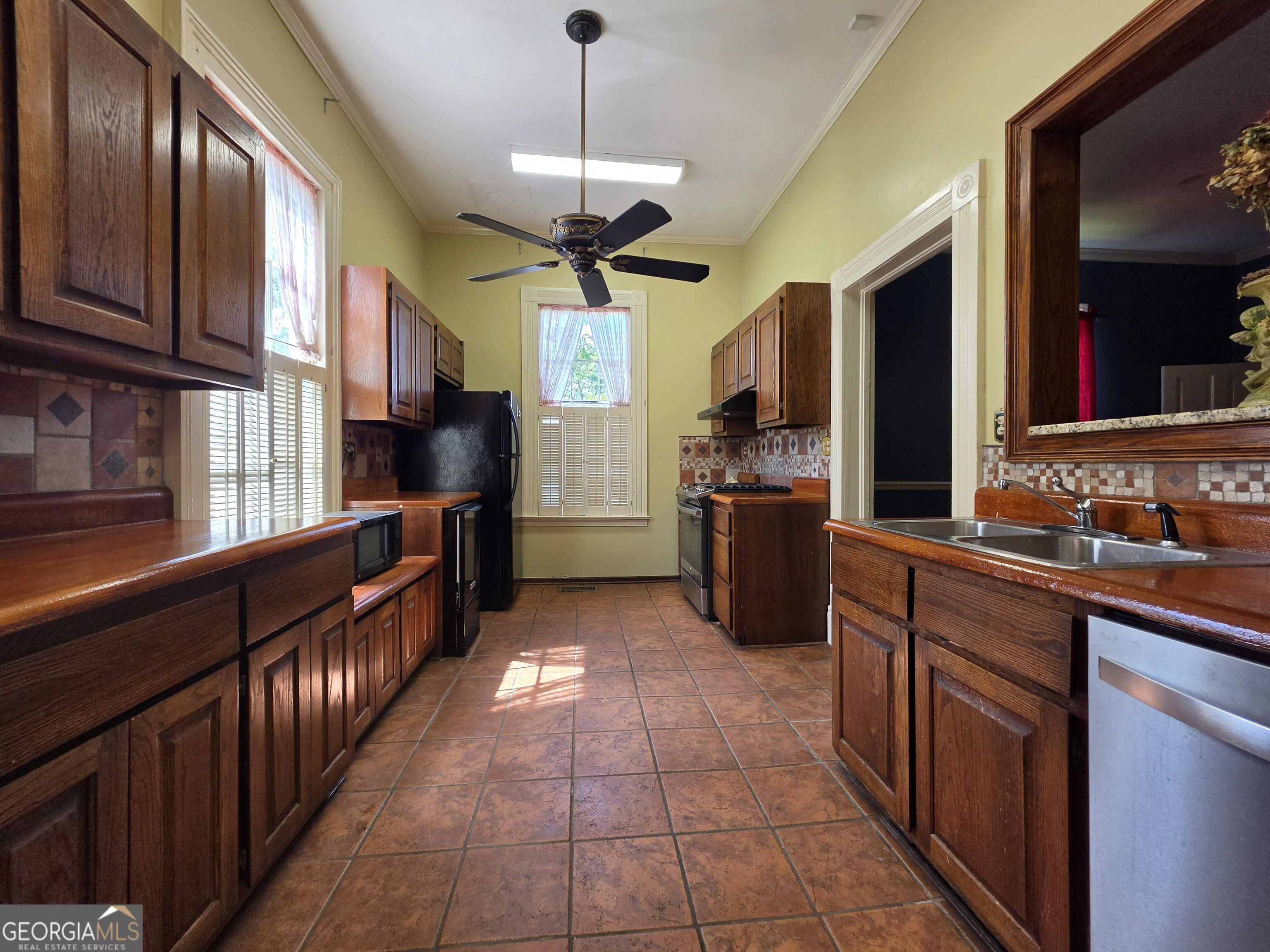992 Spring Street Property Photo 10
