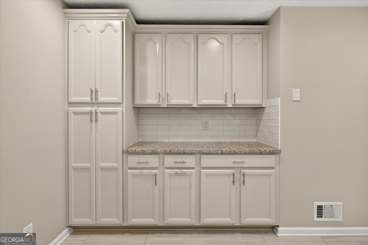 260 Park Avenue Property Photo 17