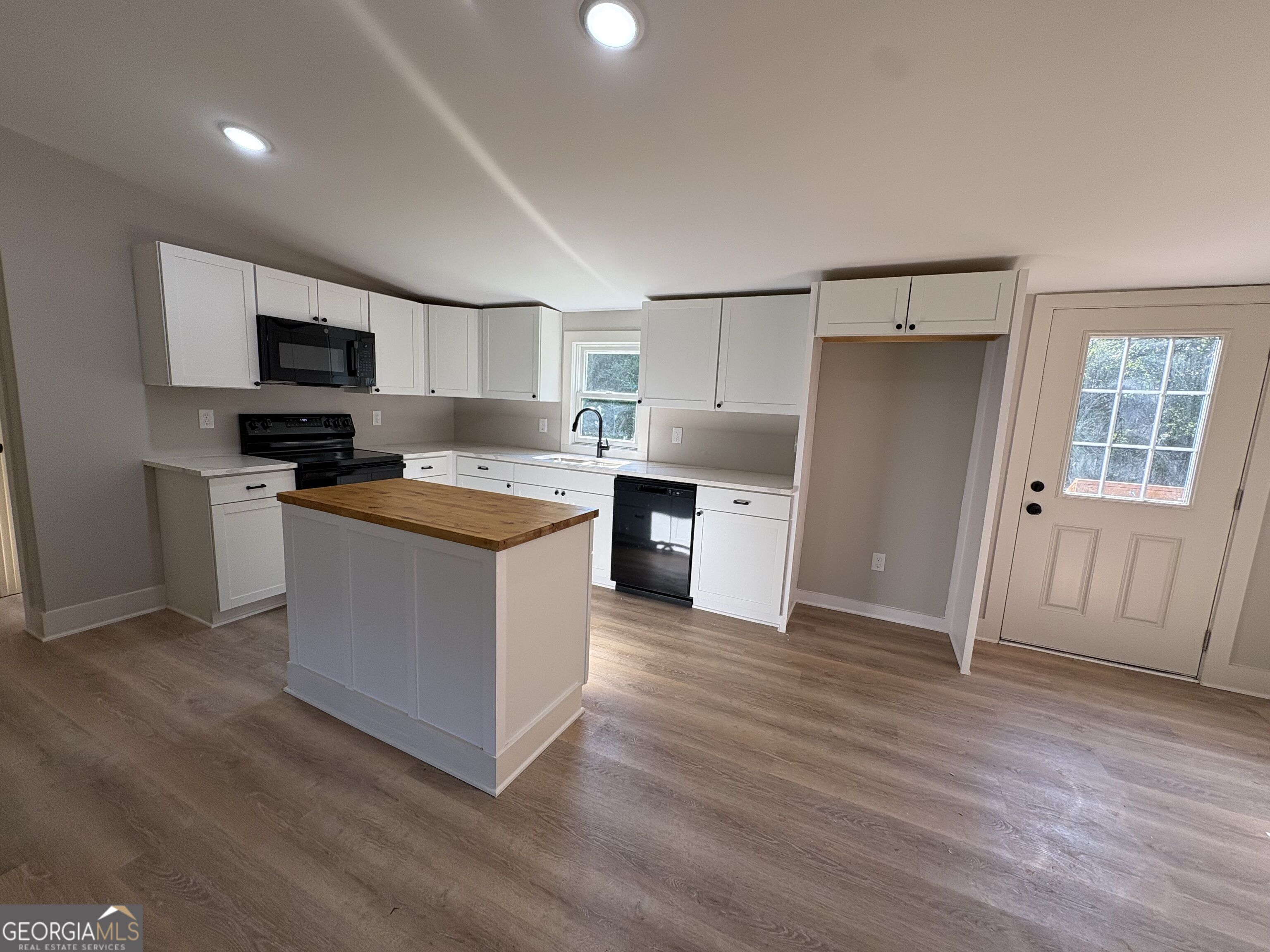 2032 Four Notch Road Property Photo 5