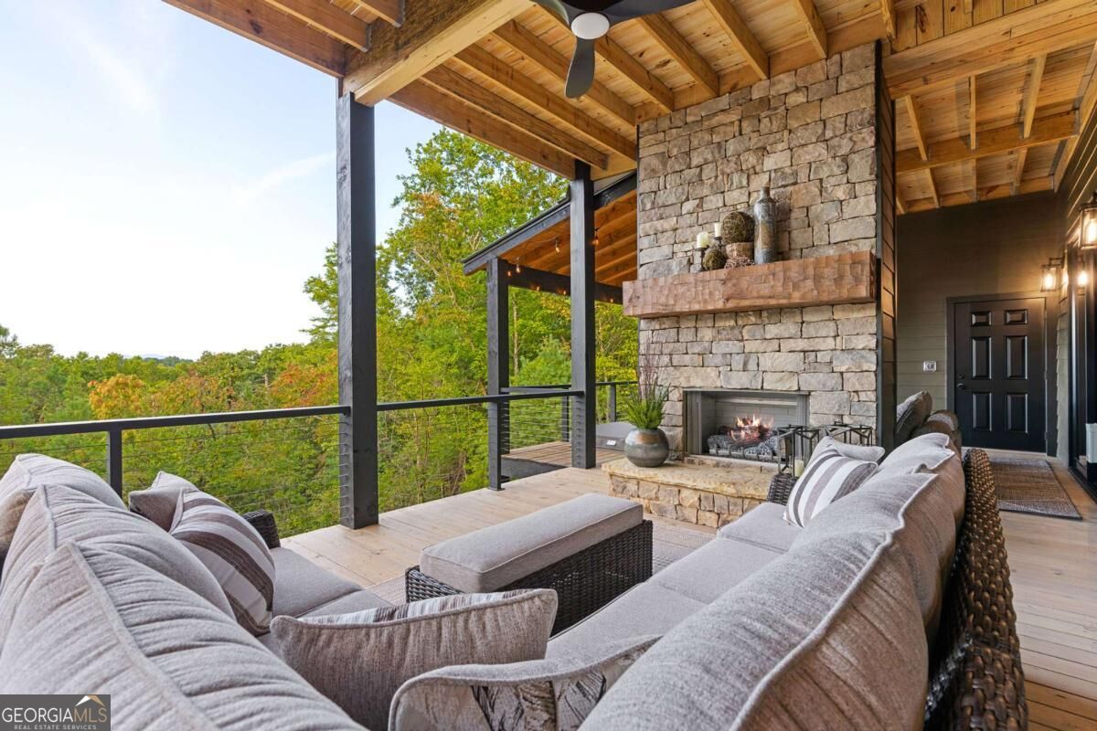 133 Amber Ridge Property Photo 17