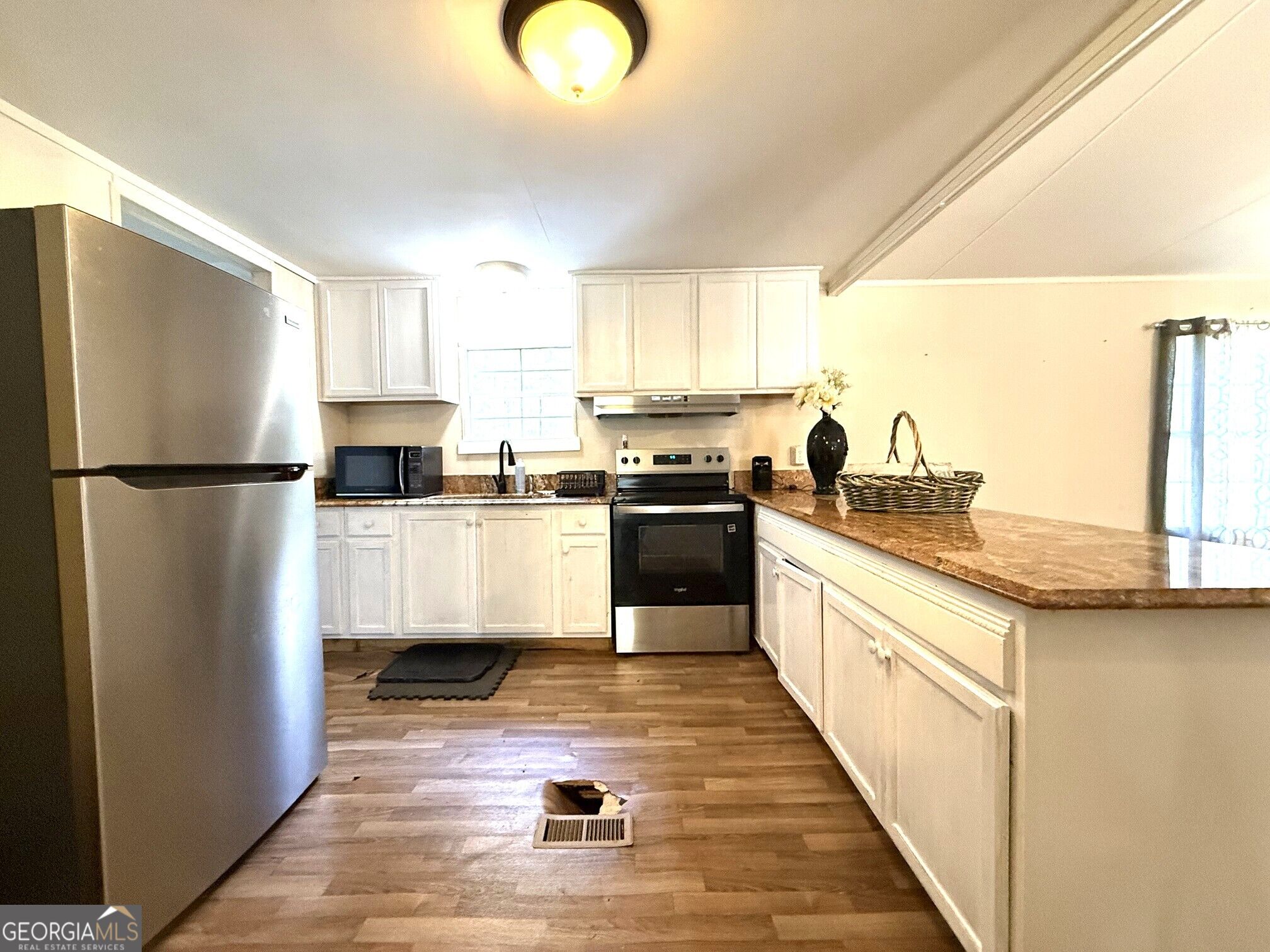 2594 Hughes Rd Property Photo 5