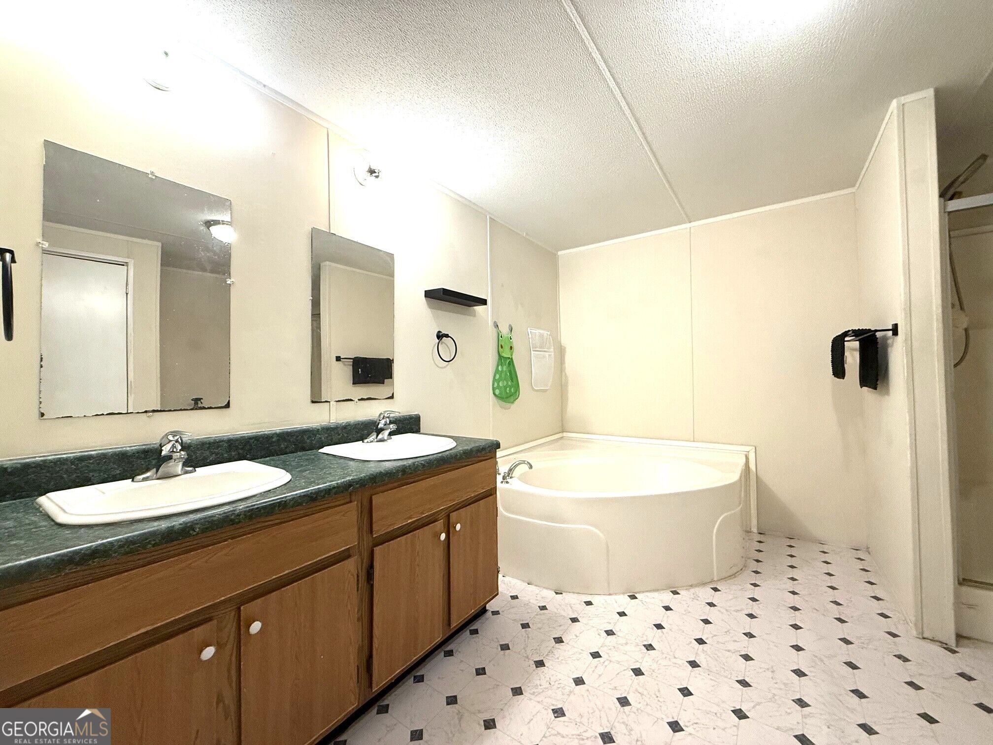 2594 Hughes Rd Property Photo 7