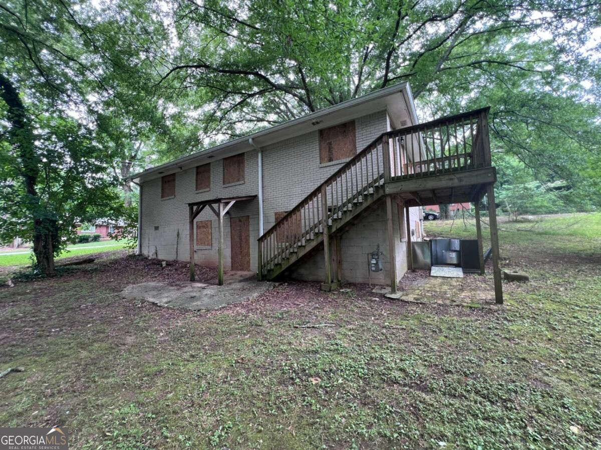 2004 Shamrock Drive Property Photo 4