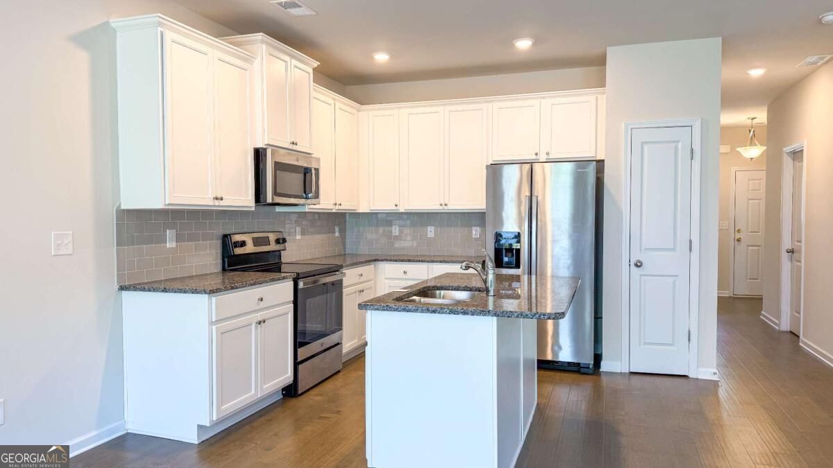 3472 Lakeview Creek Property Photo 5