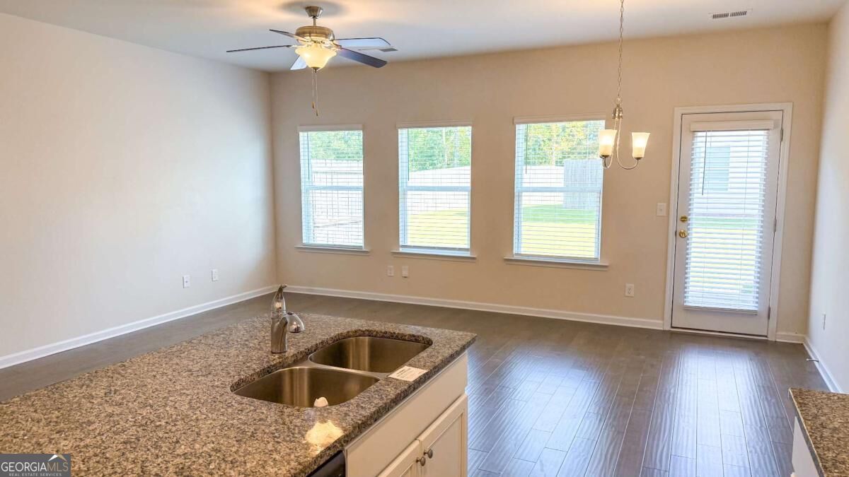 3472 Lakeview Creek Property Photo 6
