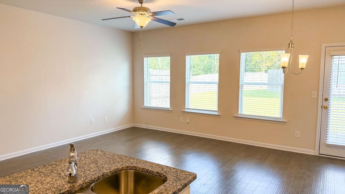 3472 Lakeview Creek Property Photo 7