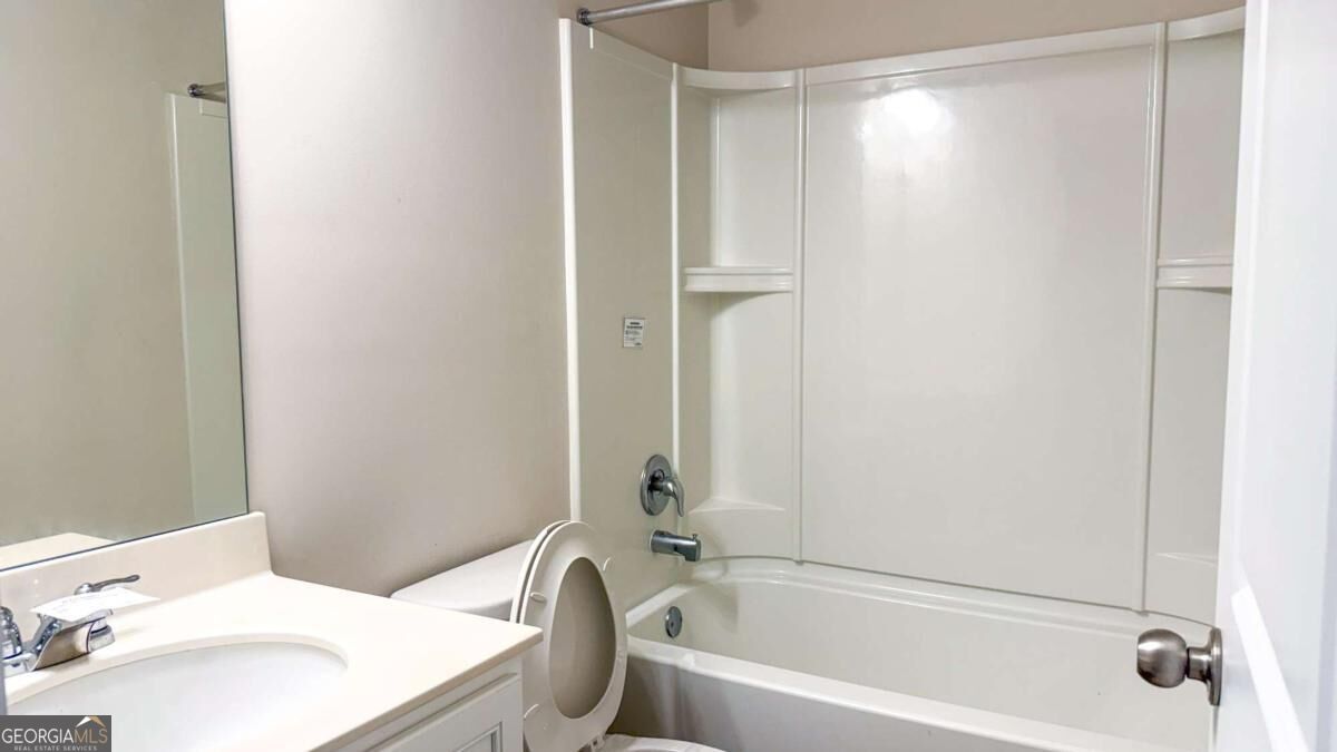 3472 Lakeview Creek Property Photo 17