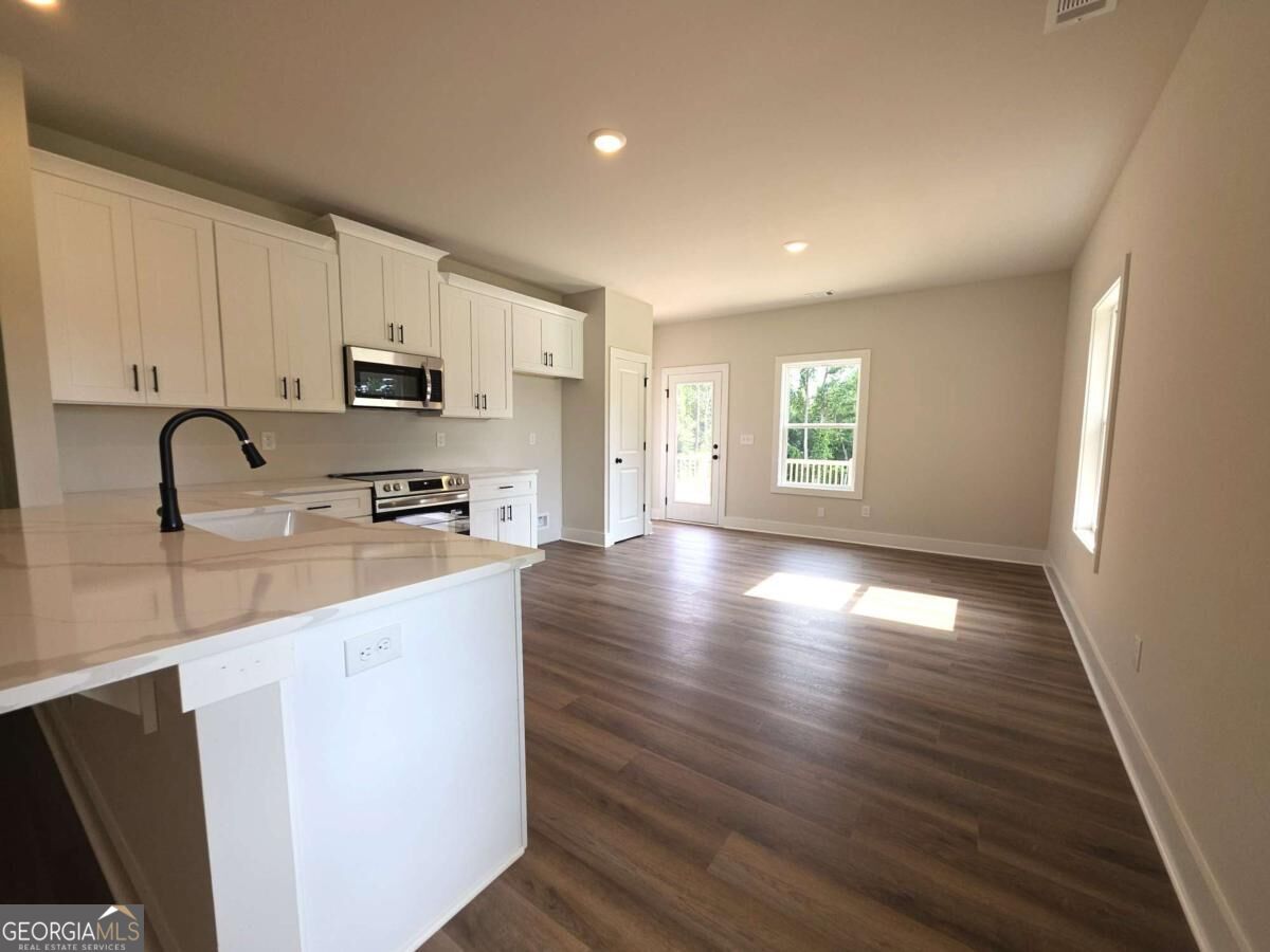 2818 Holly Springs Road Property Photo 5