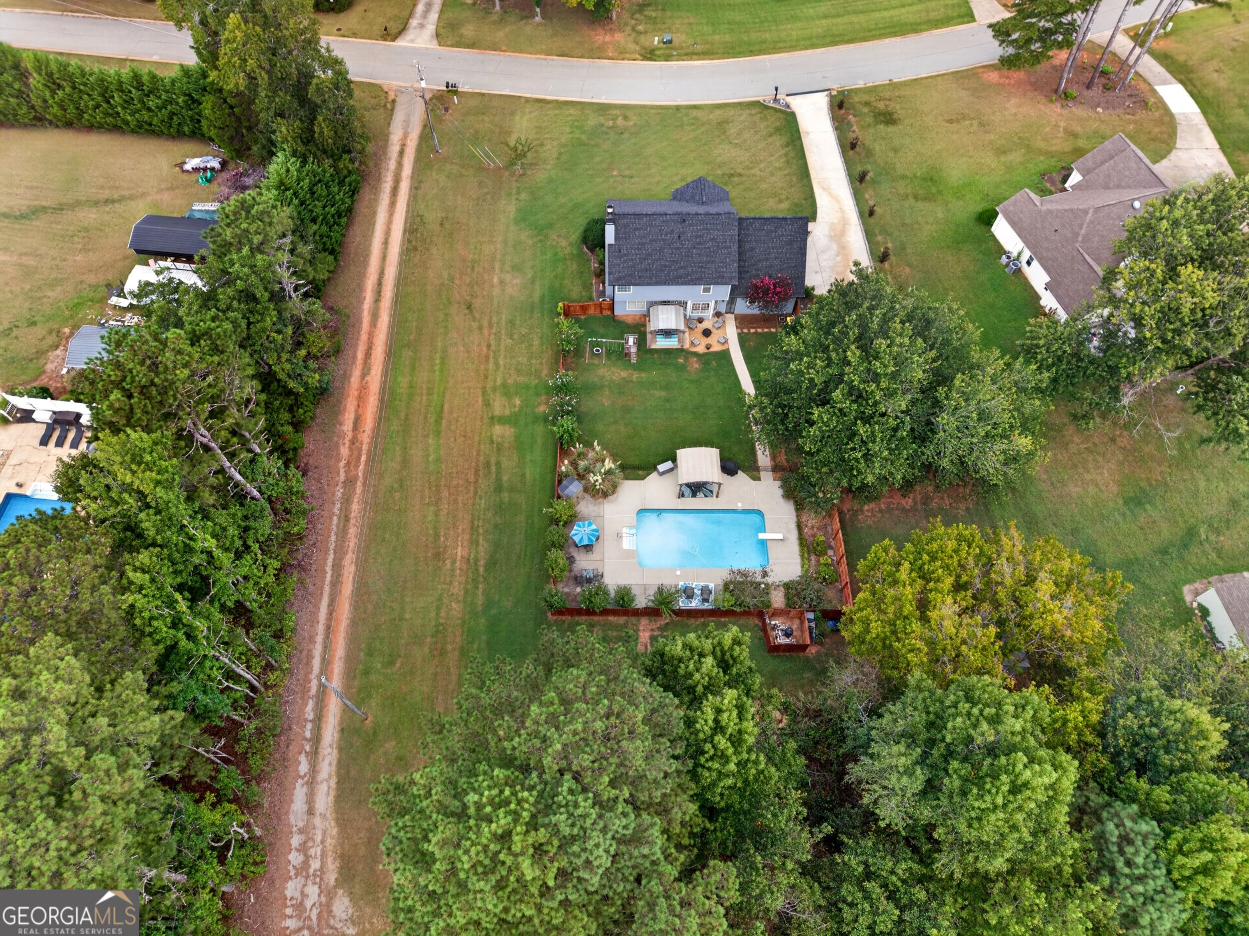 77 Manchester Drive Property Photo 2