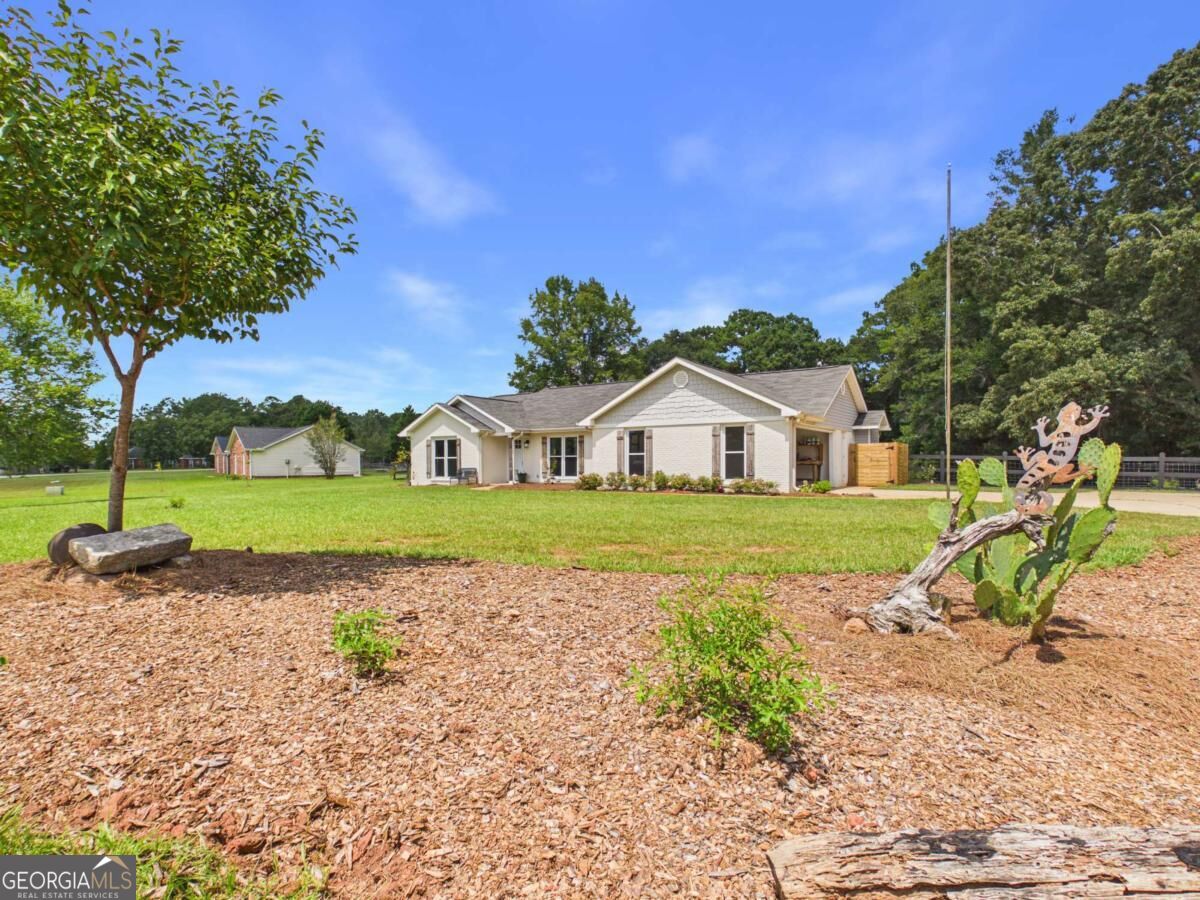104 Huntington Drive Property Photo 3