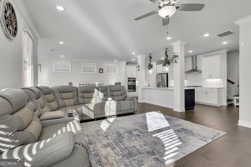1070 Poppy Pointe Property Photo 5