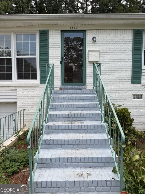 1587 Drayton Woods Drive Property Photo 2