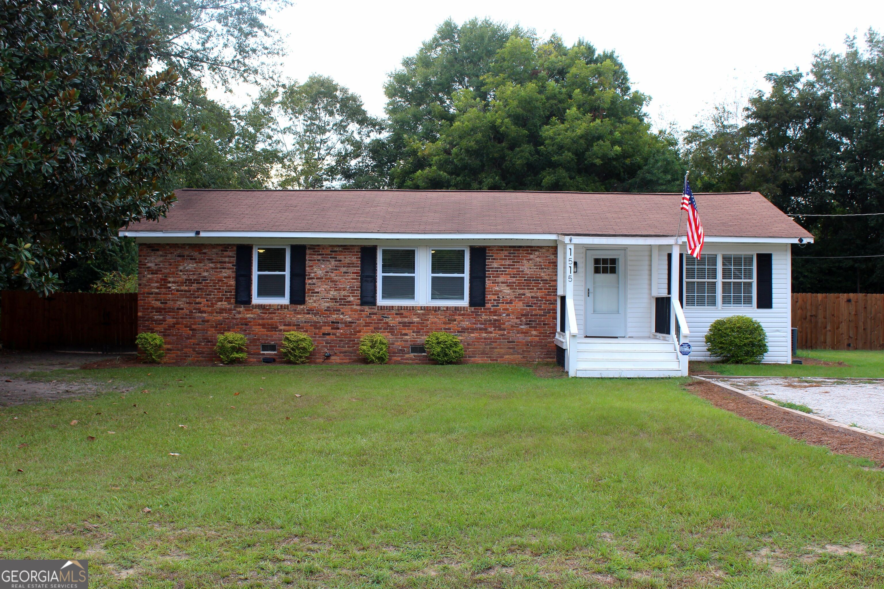 1515 Rockdale Drive Property Photo 2