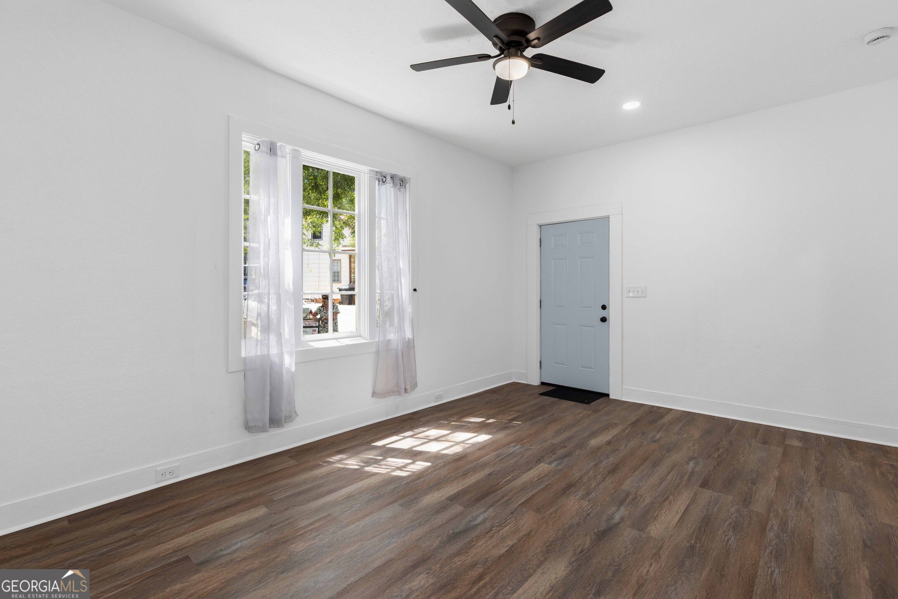 2910 Bradley Circle Property Photo 11