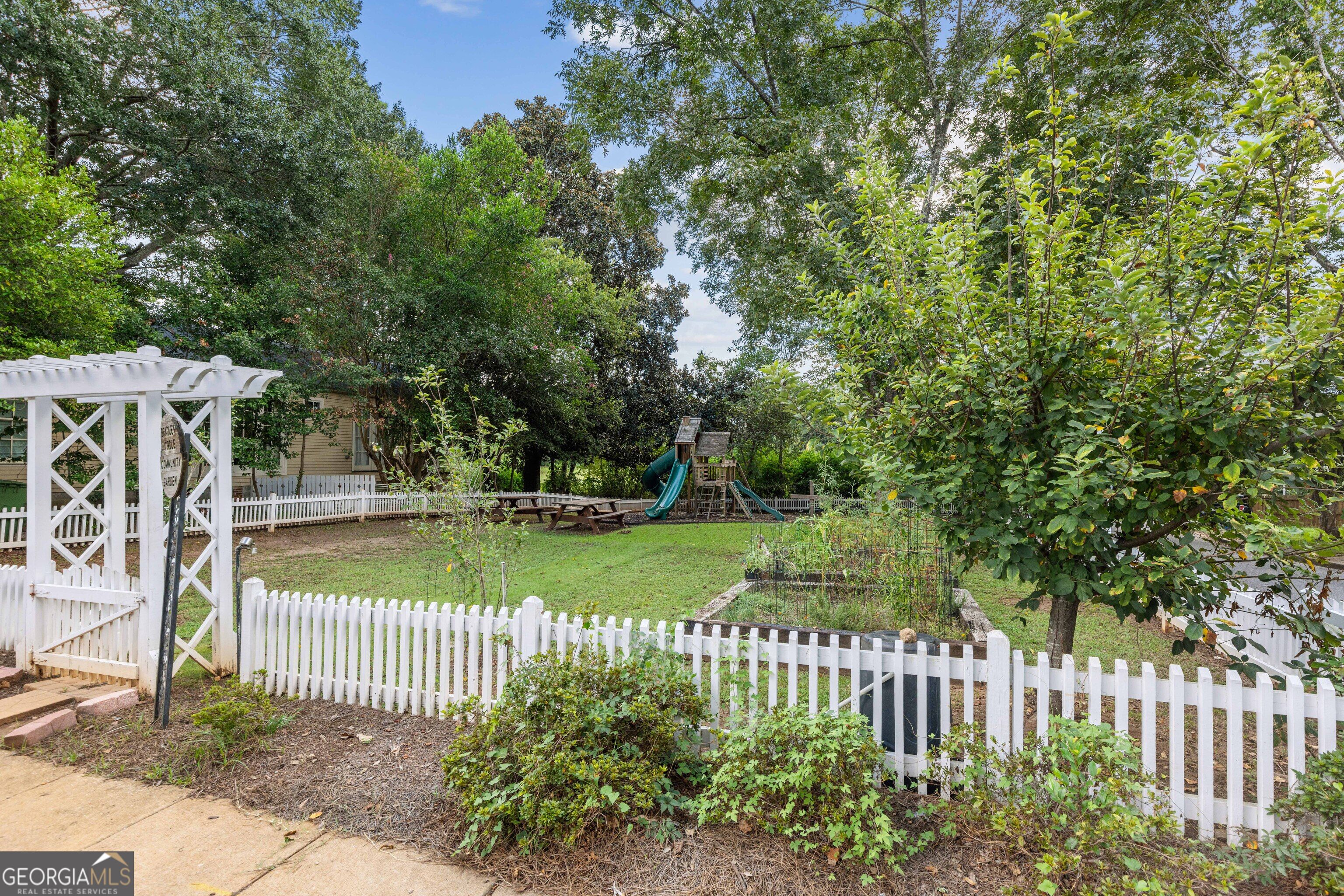 2910 Bradley Circle Property Photo 27