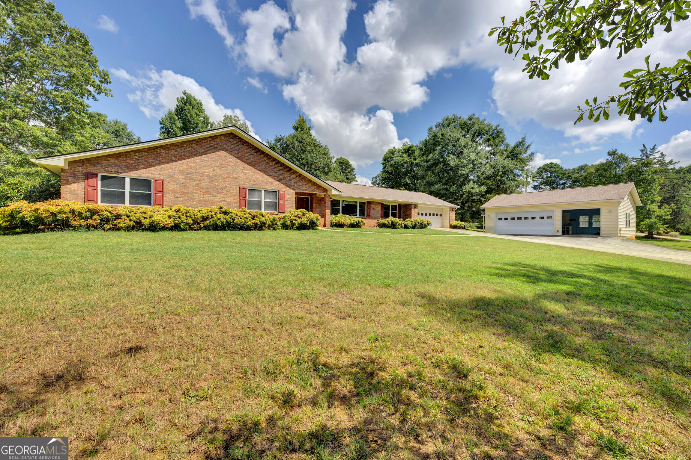 234 Glad Dale Drive Se Property Photo 2