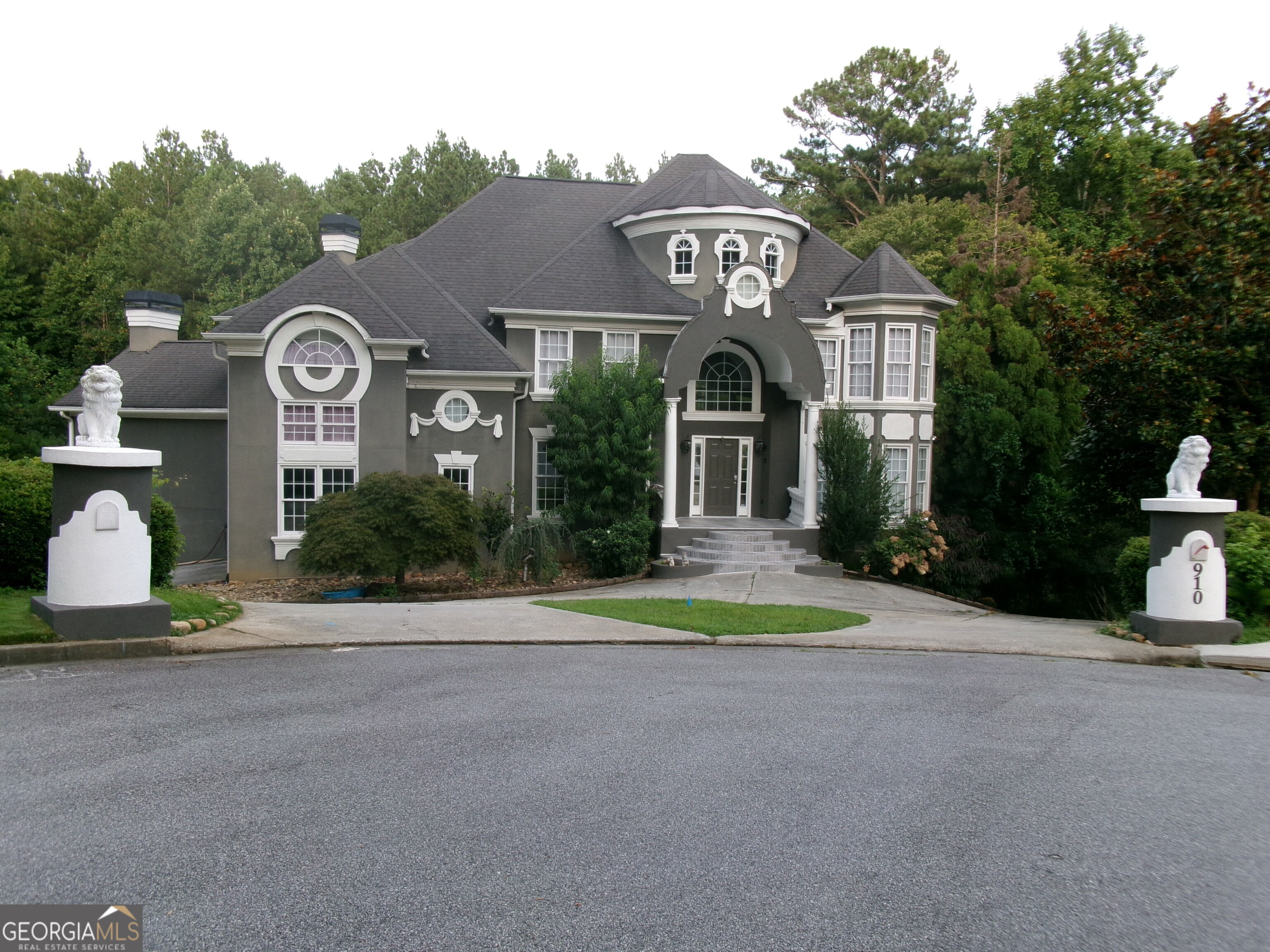 910 Woodward Park Drive Property Photo 2