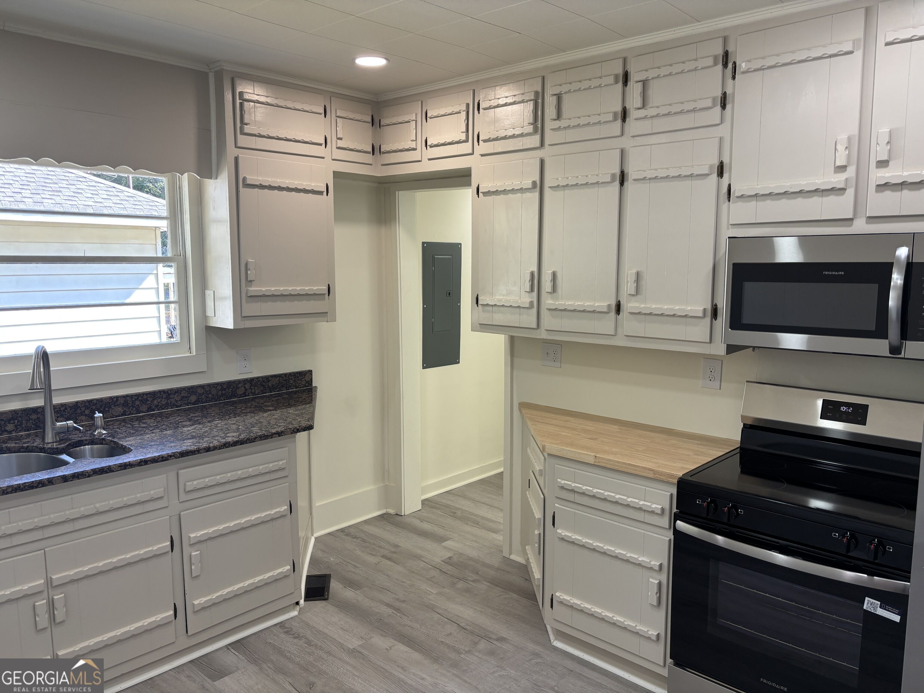8 Akron Street Property Photo 15